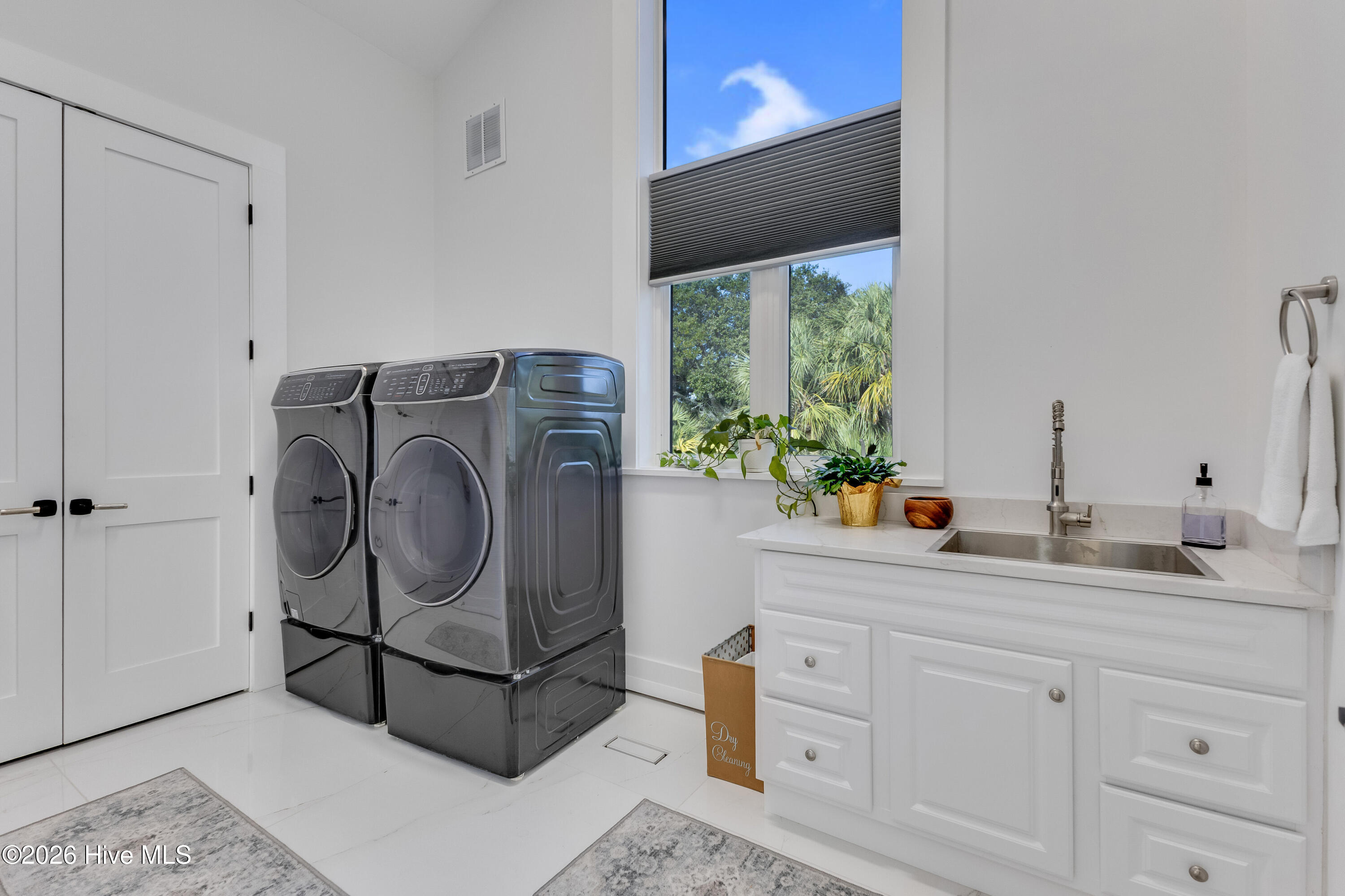 100559856 | Photo 55