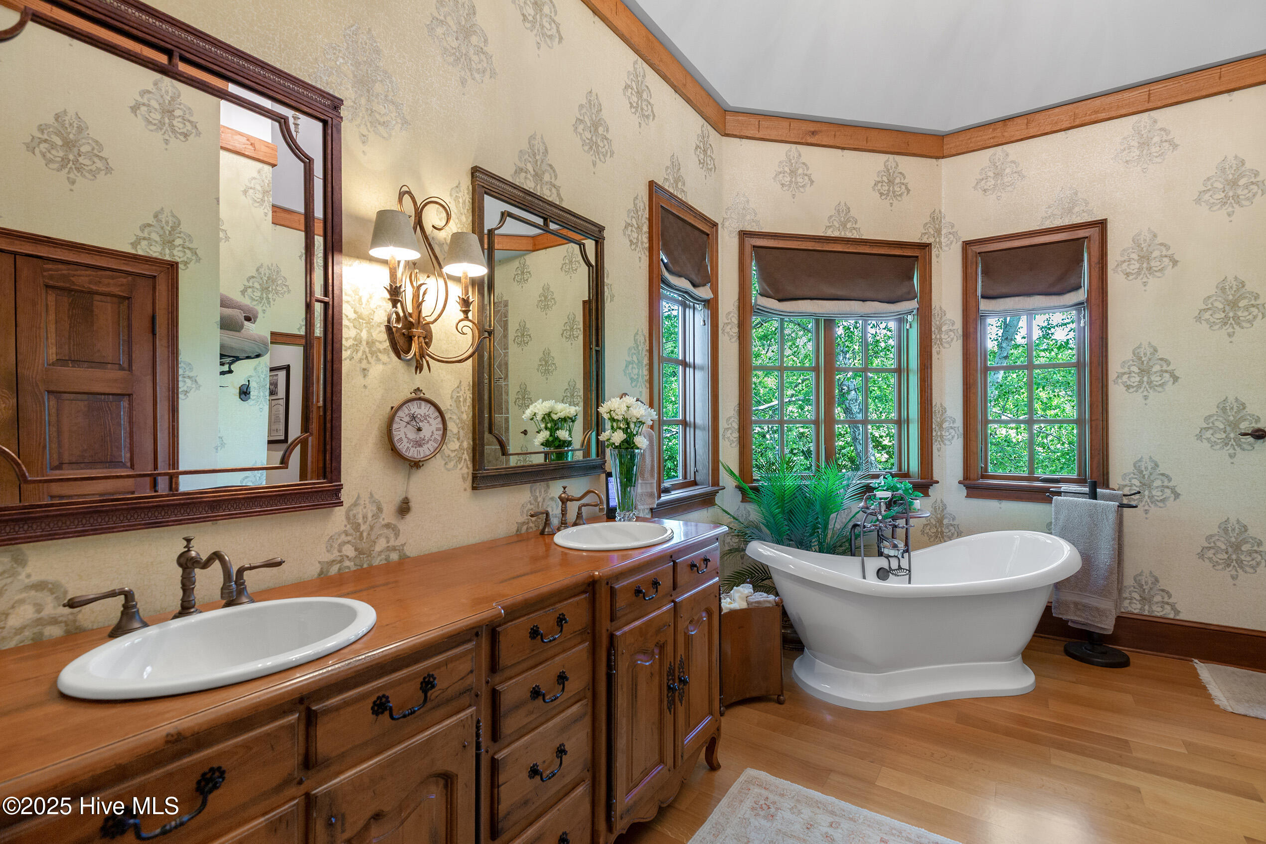 100560338 | Photo 54