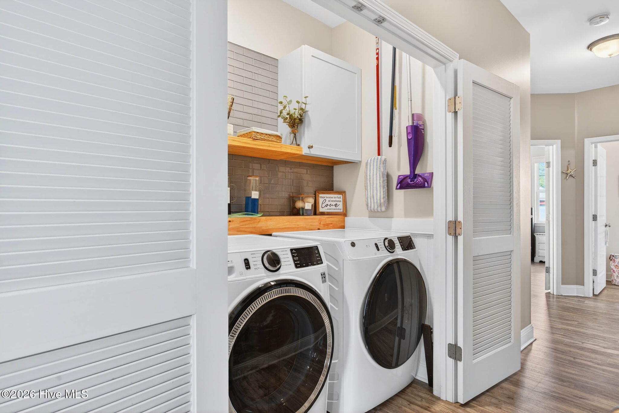 100562575 | Photo 11