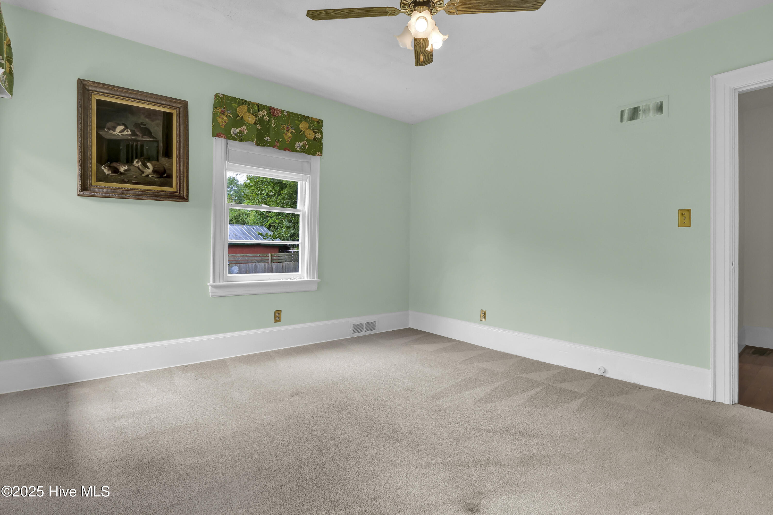 100564698 | Photo 35