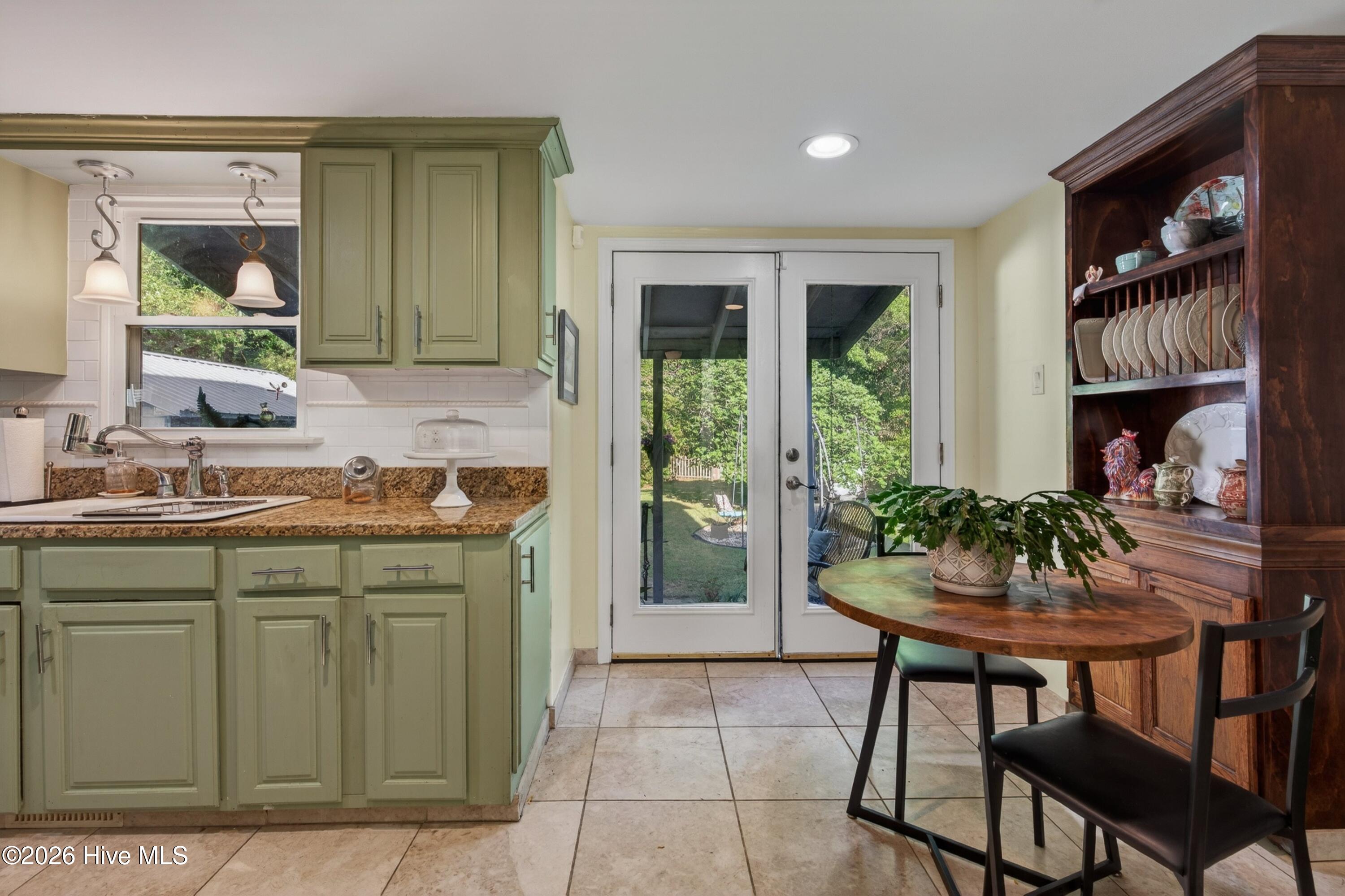 100569160 | Photo 19