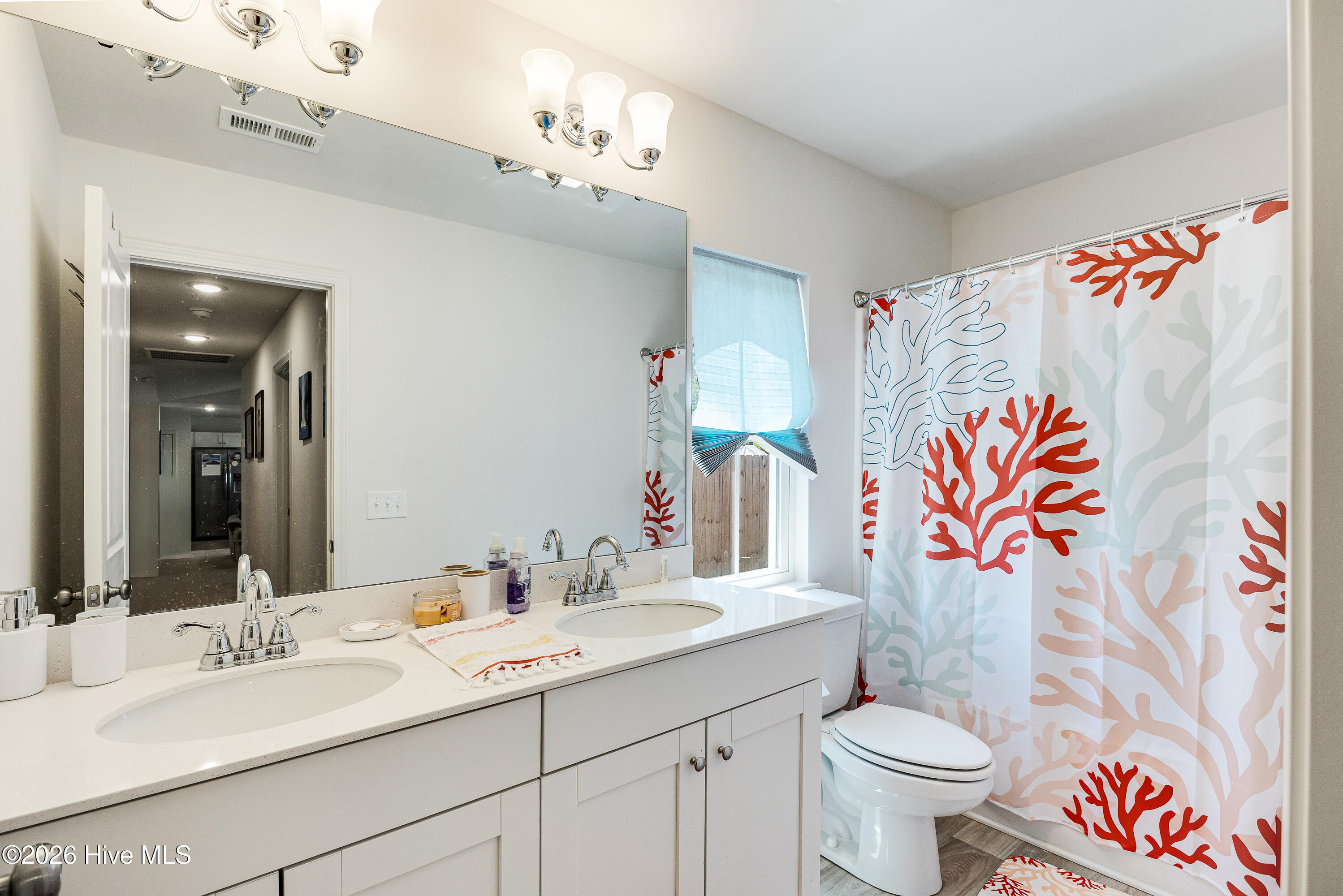 100567178 | Photo 17