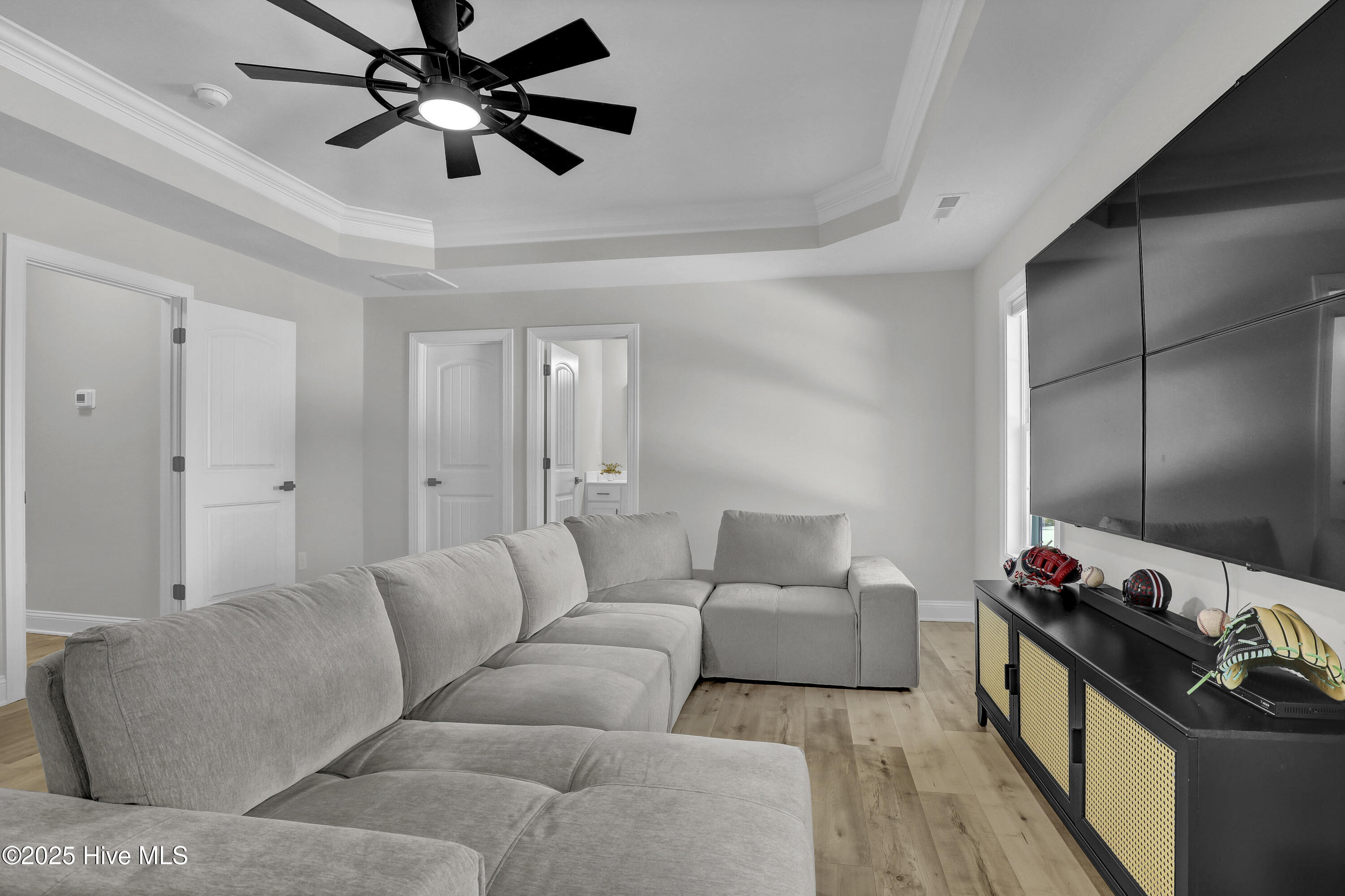 100546103 | Photo 39