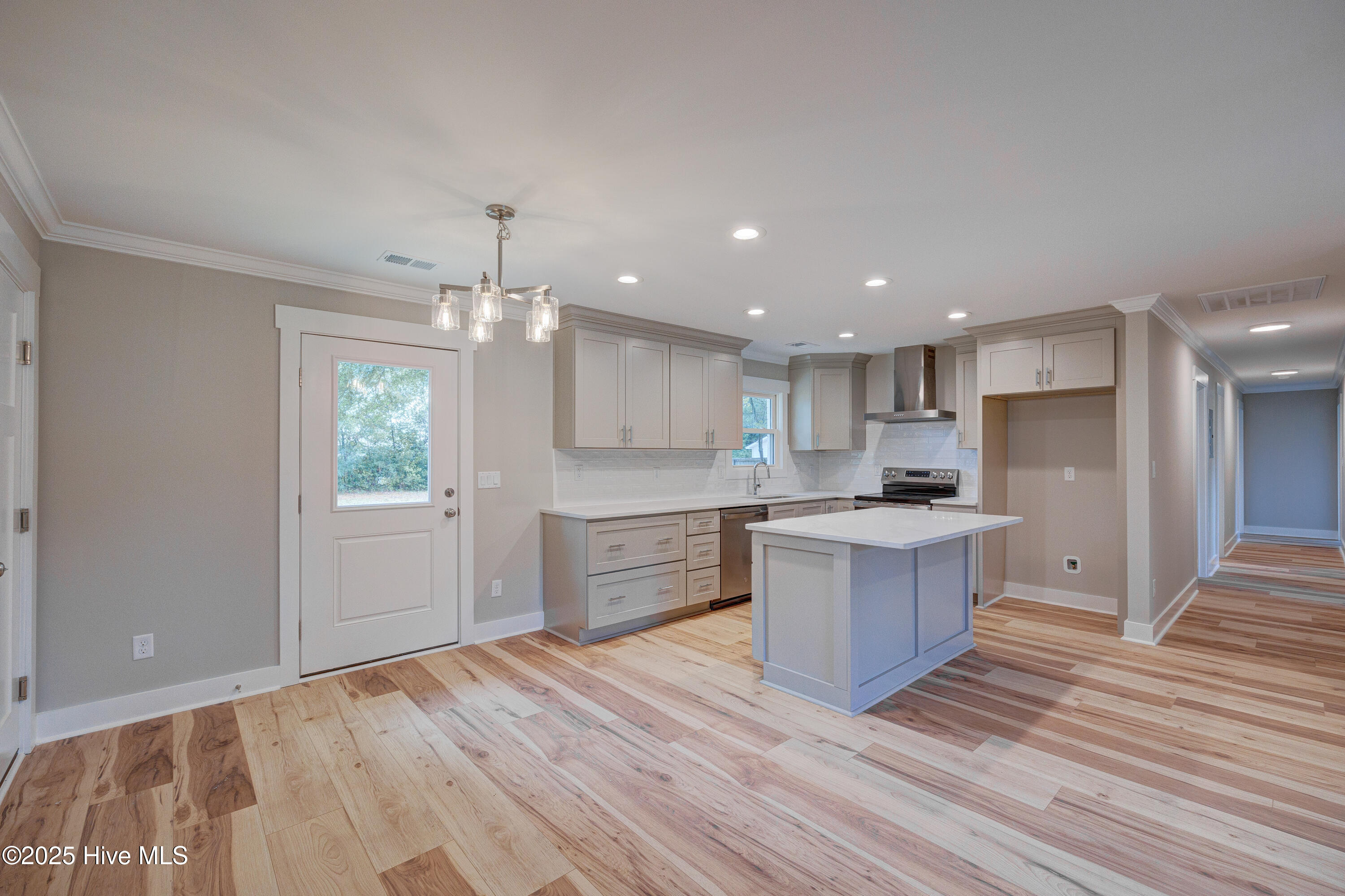 100534169 | Photo 20