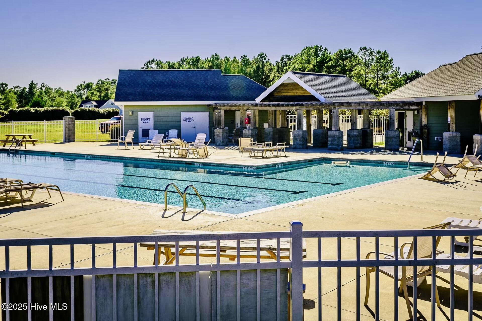 100561939 | Photo 32