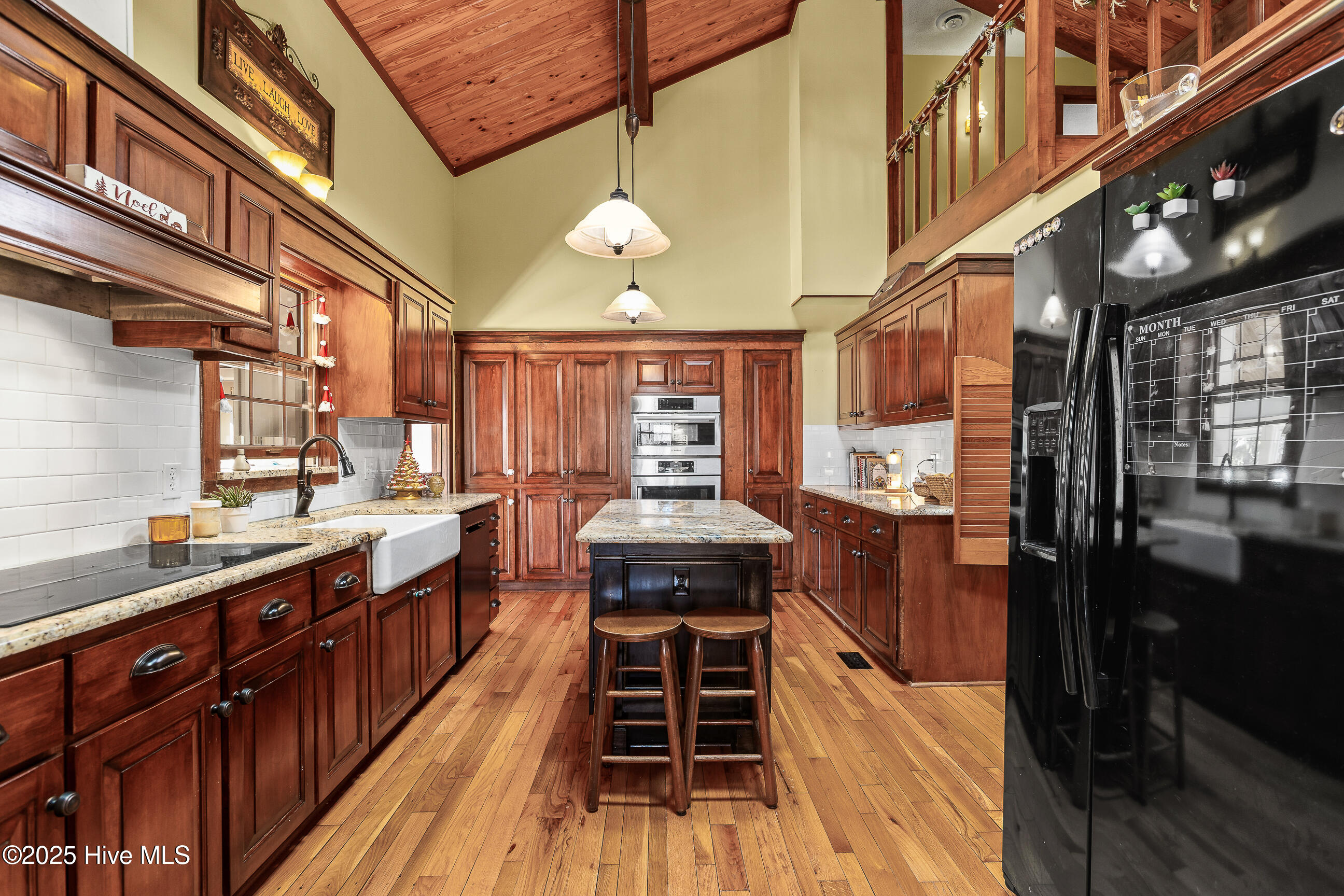 100544846 | Photo 11