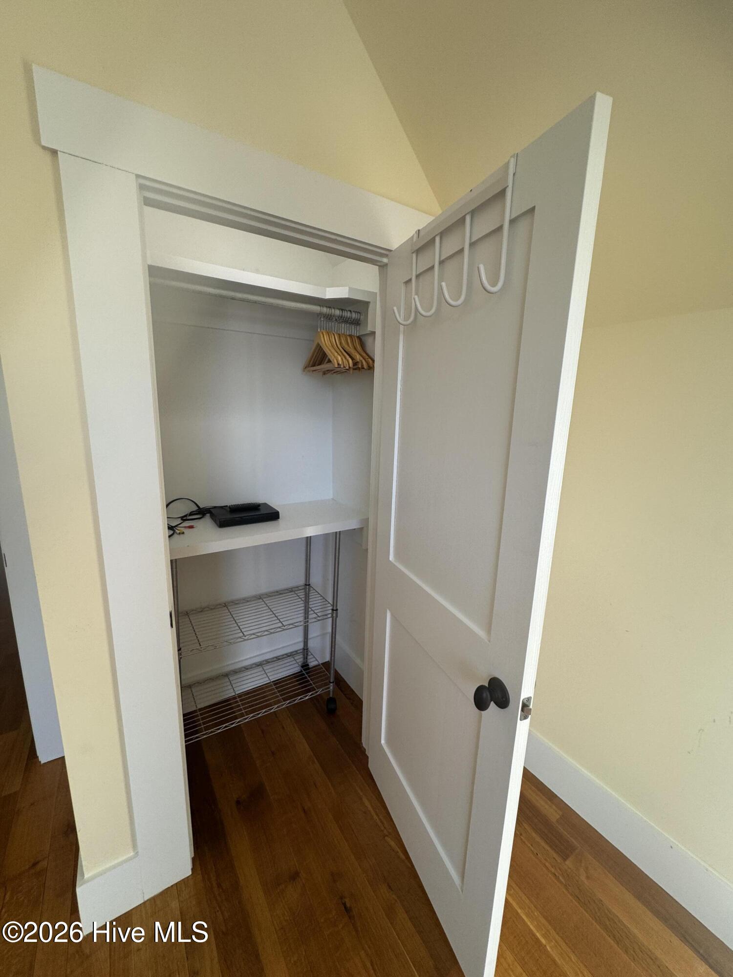 100555381 | Photo 24