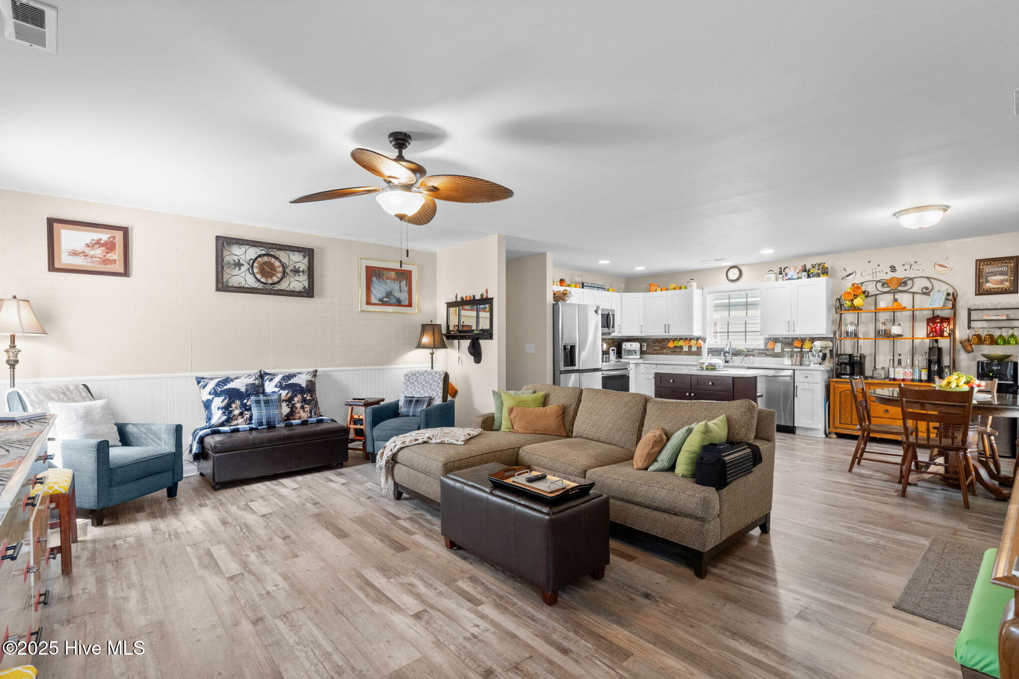 100526973 | Photo 24