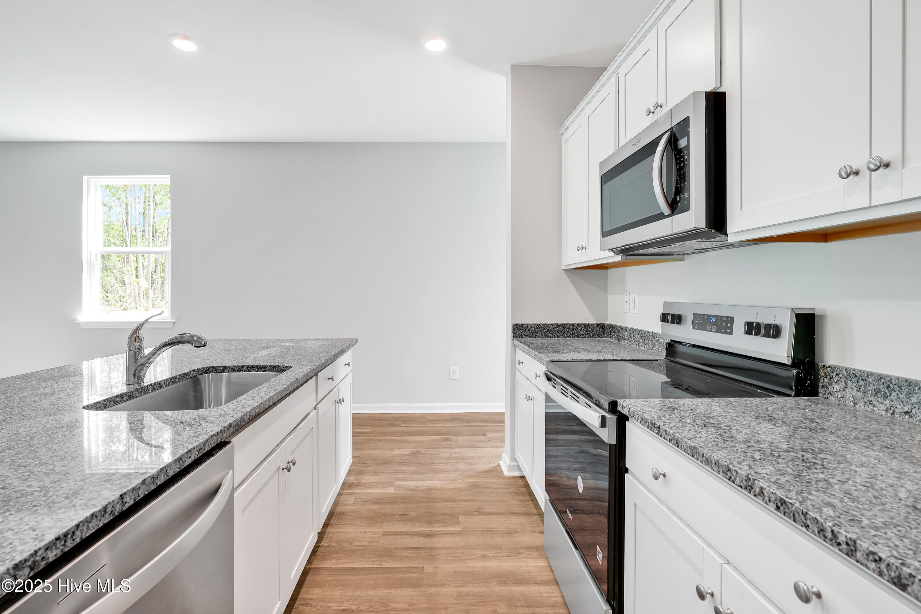 100545307 | Photo 10