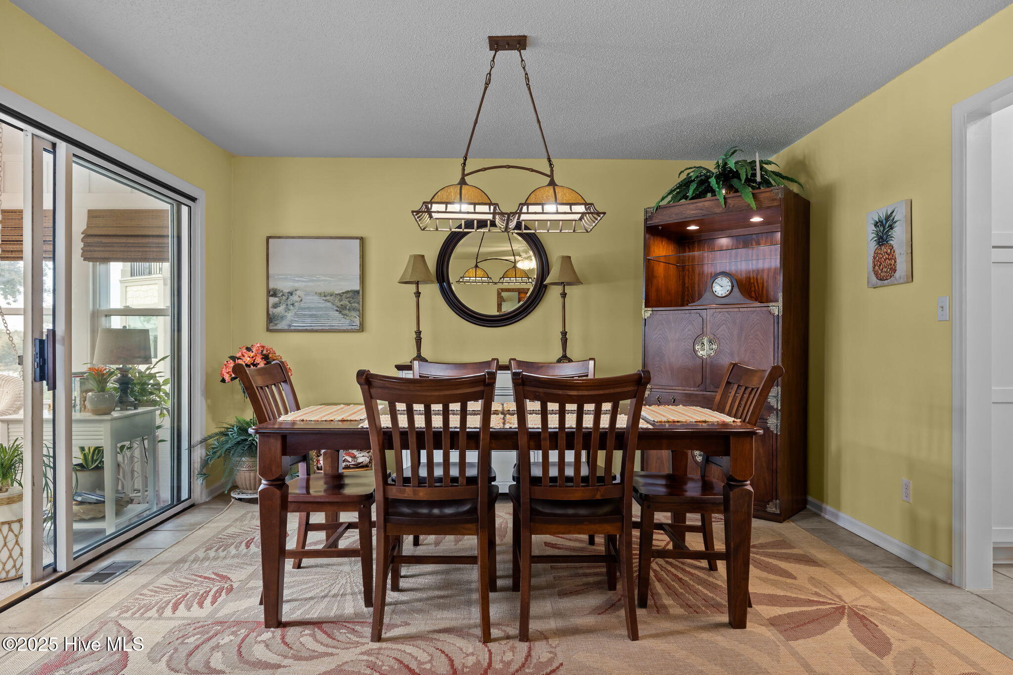 100542627 | Photo 19