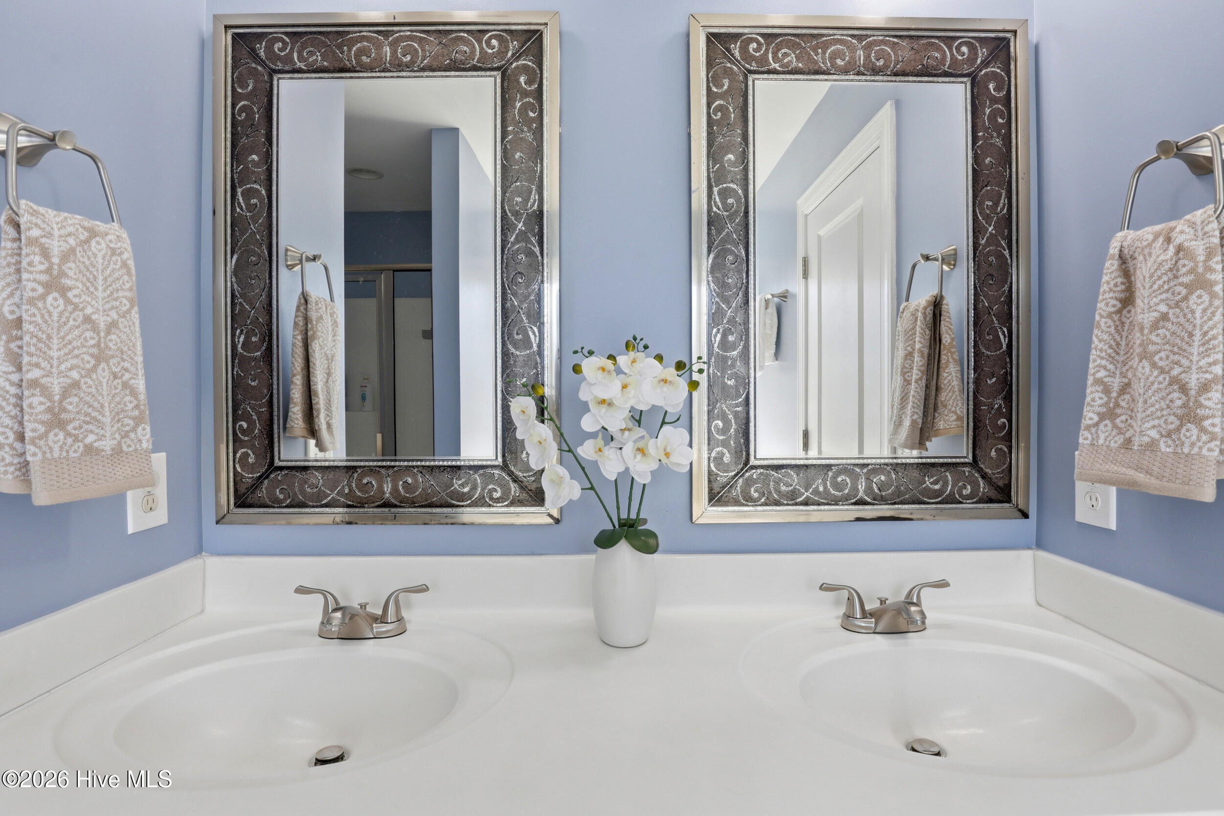 100561174 | Photo 26