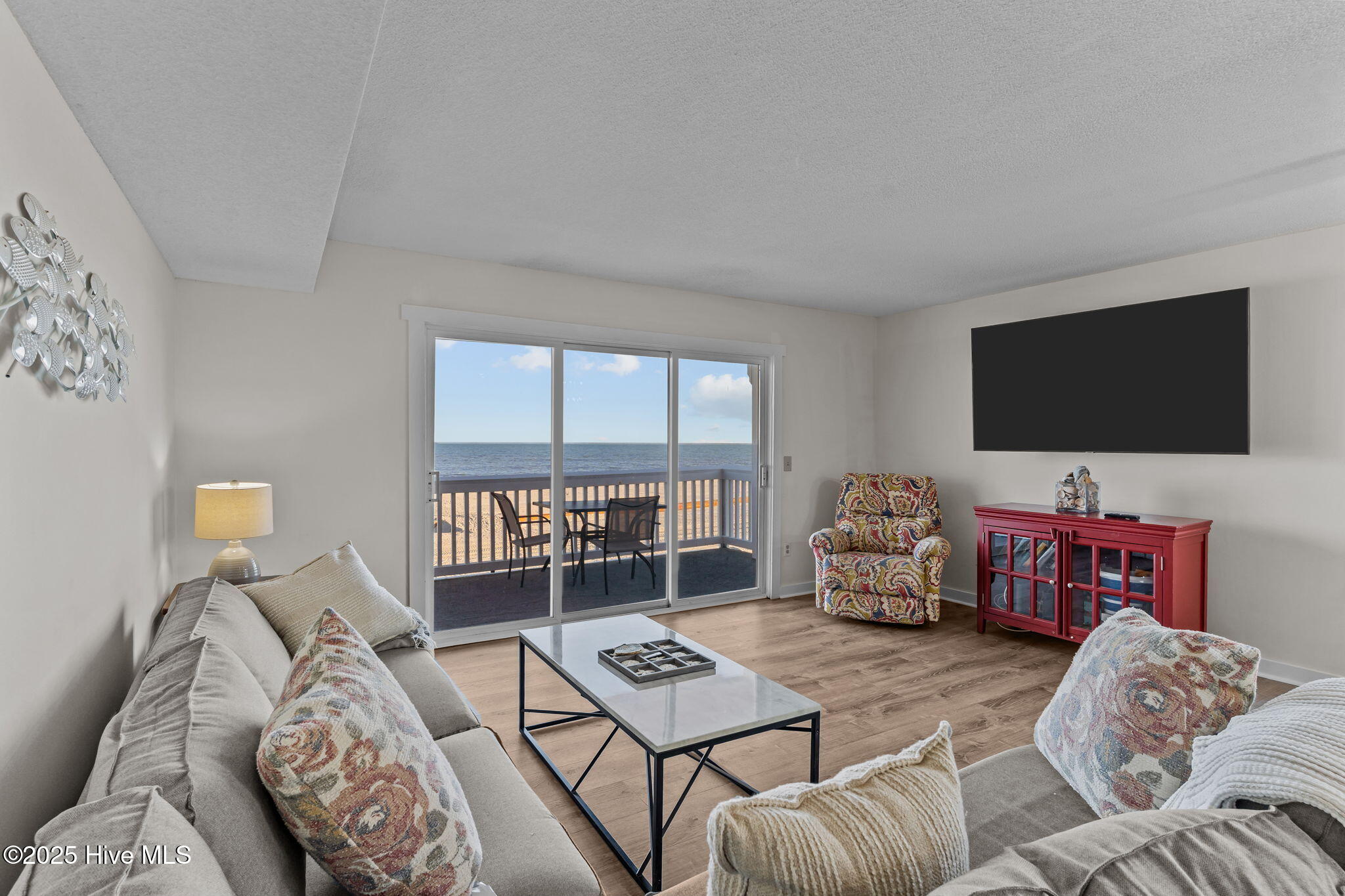 100534887 | Photo 18