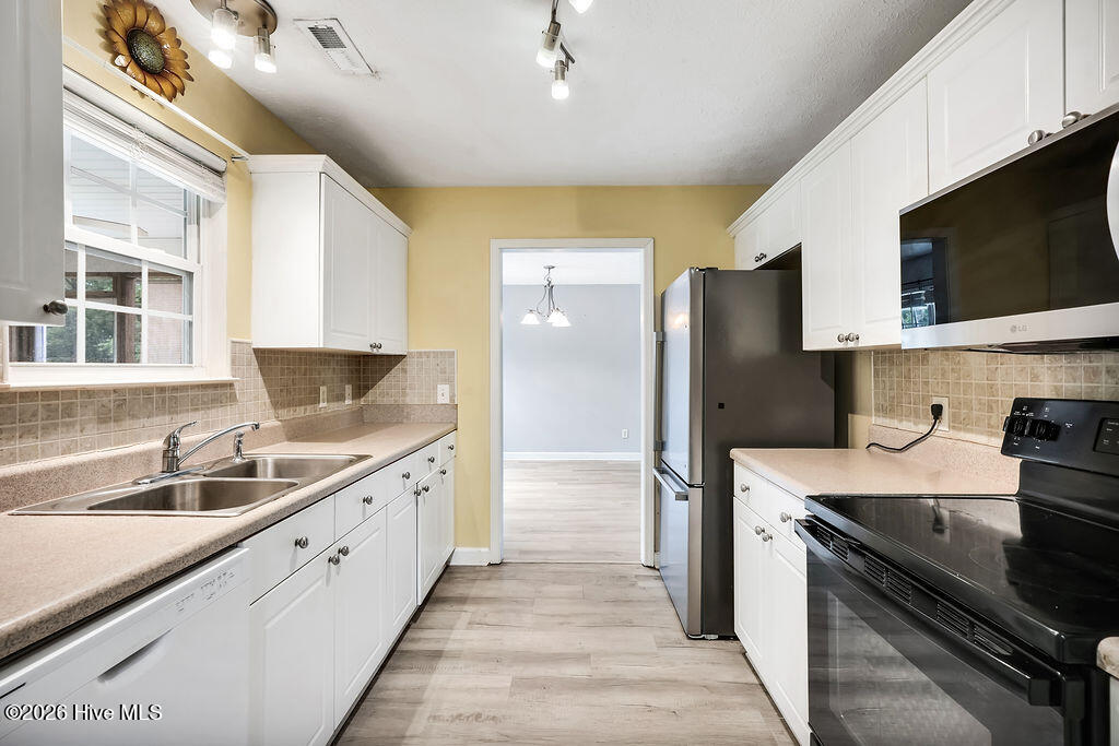 100570666 | Photo 12