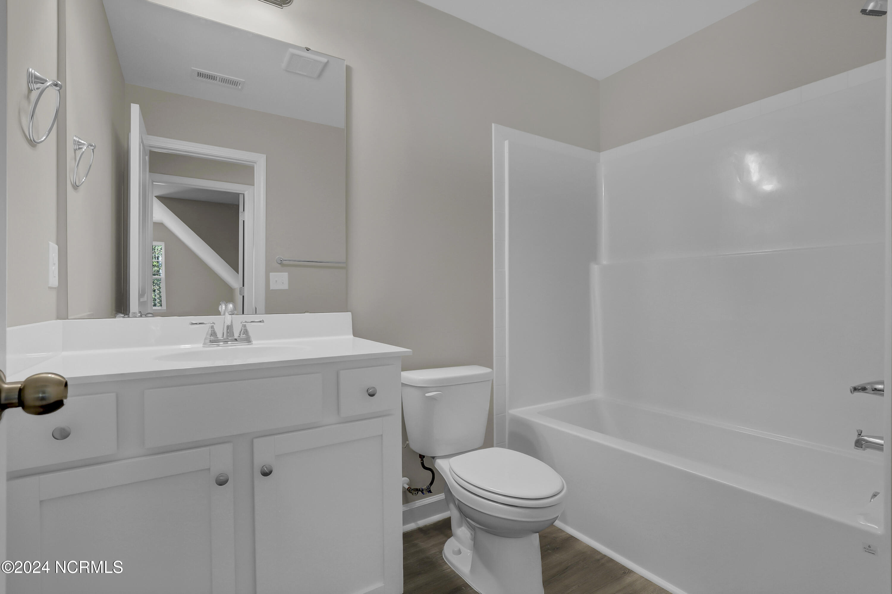 100446985 | Photo 27