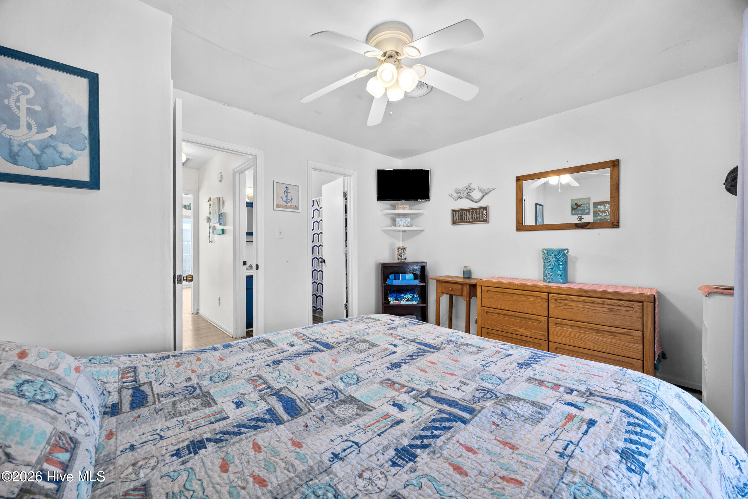 100549784 | Photo 18