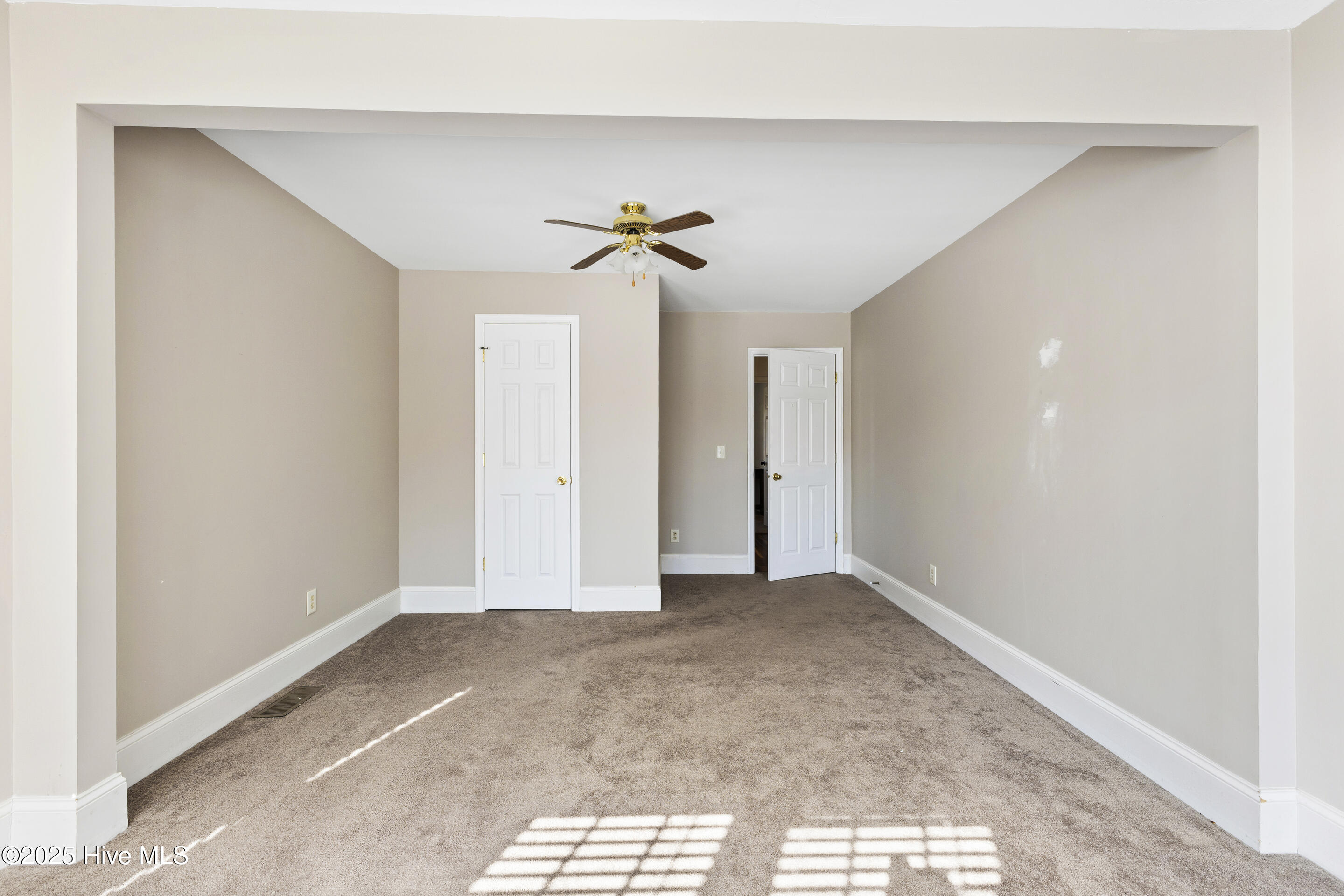 100484039 | Photo 25