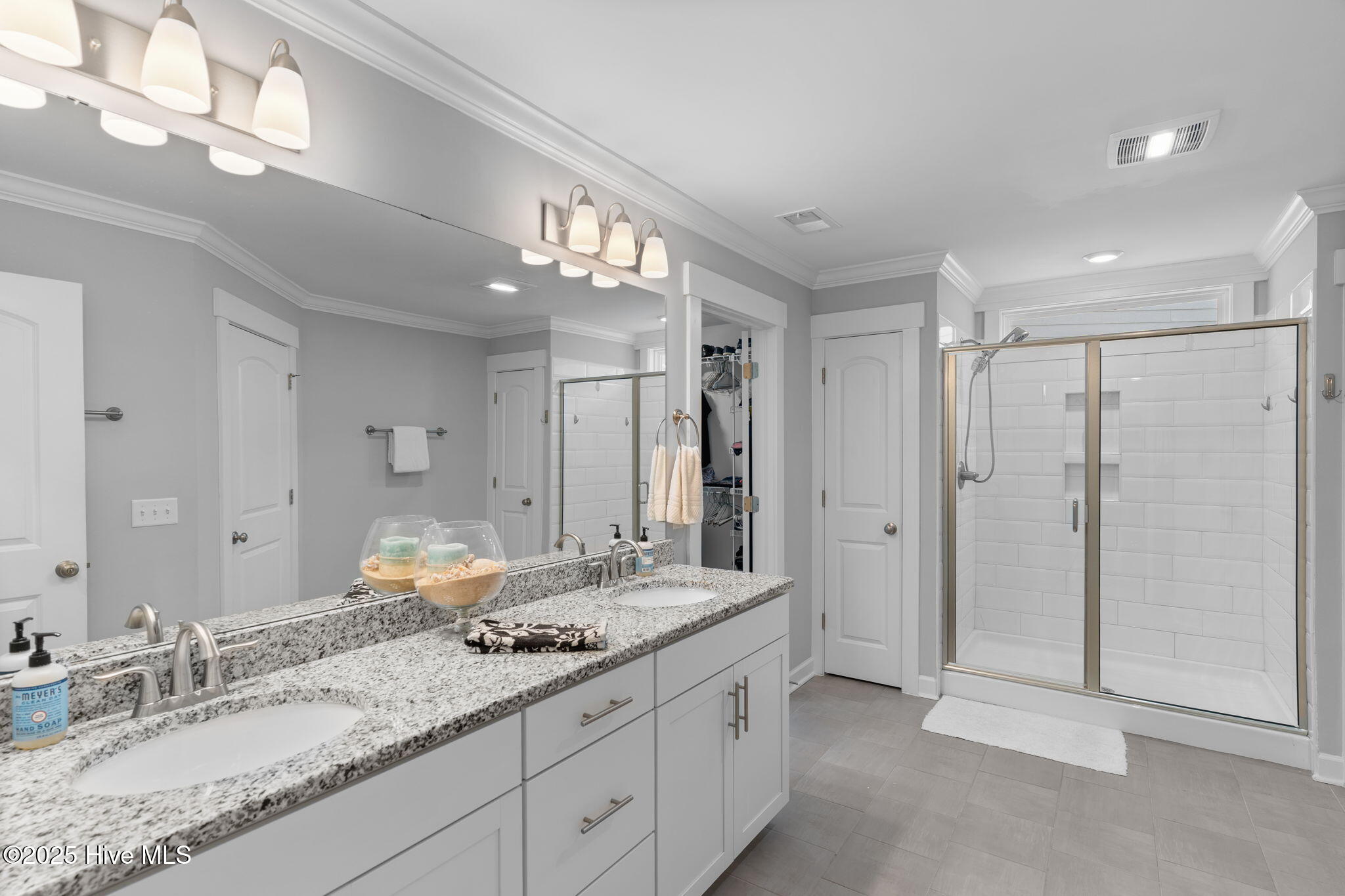 100526886 | Photo 30