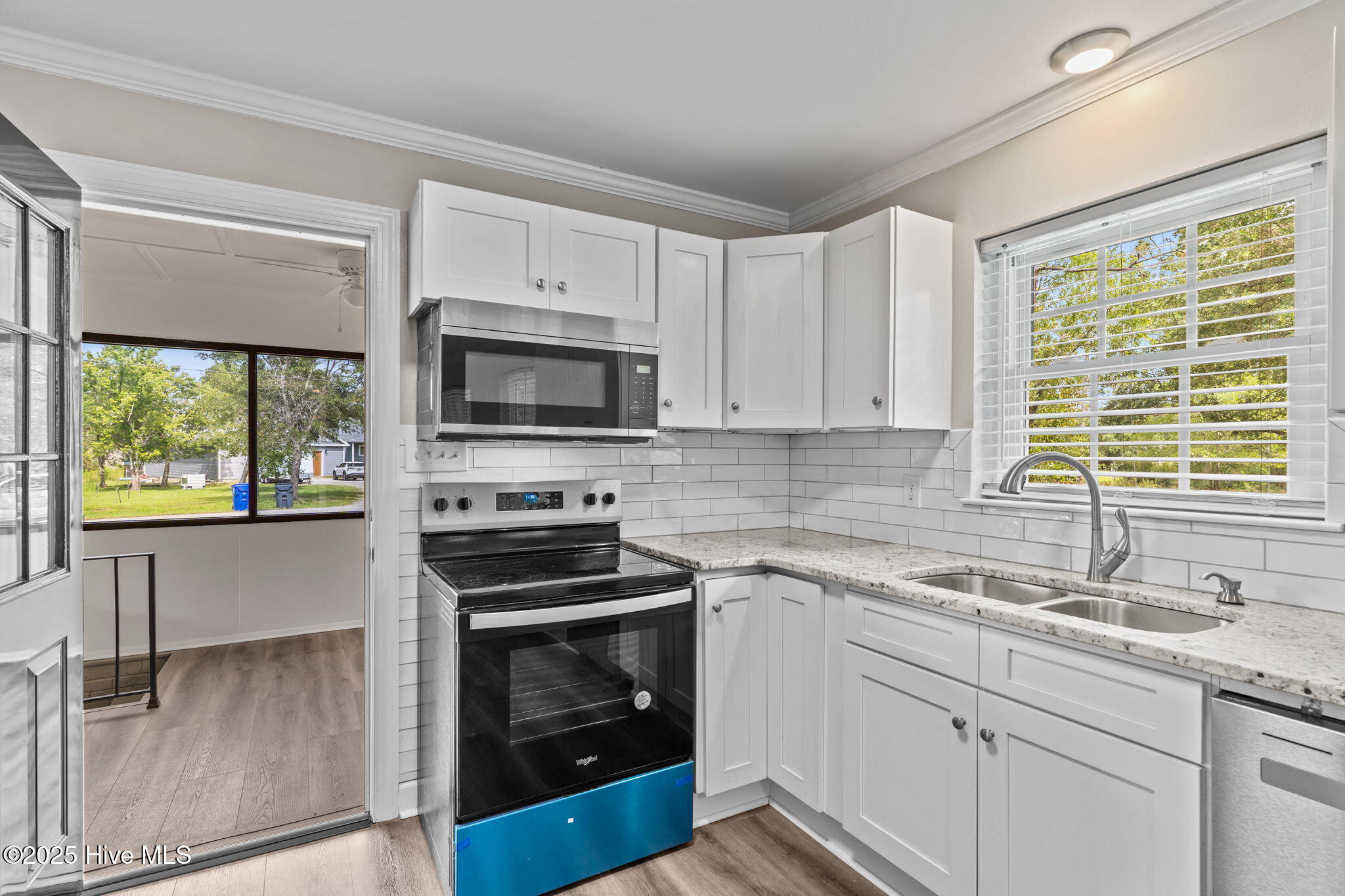 100529957 | Photo 15