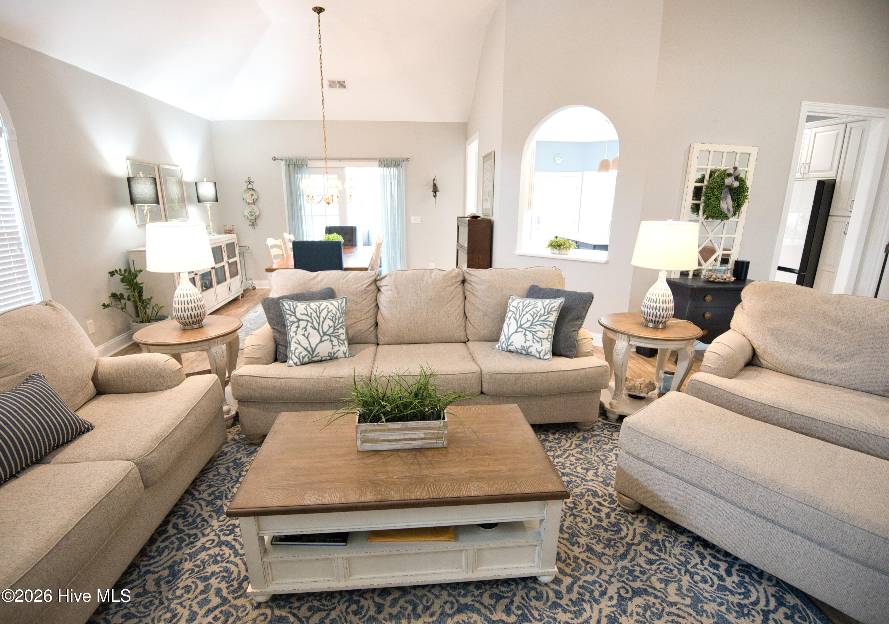 100558044 | Photo 13