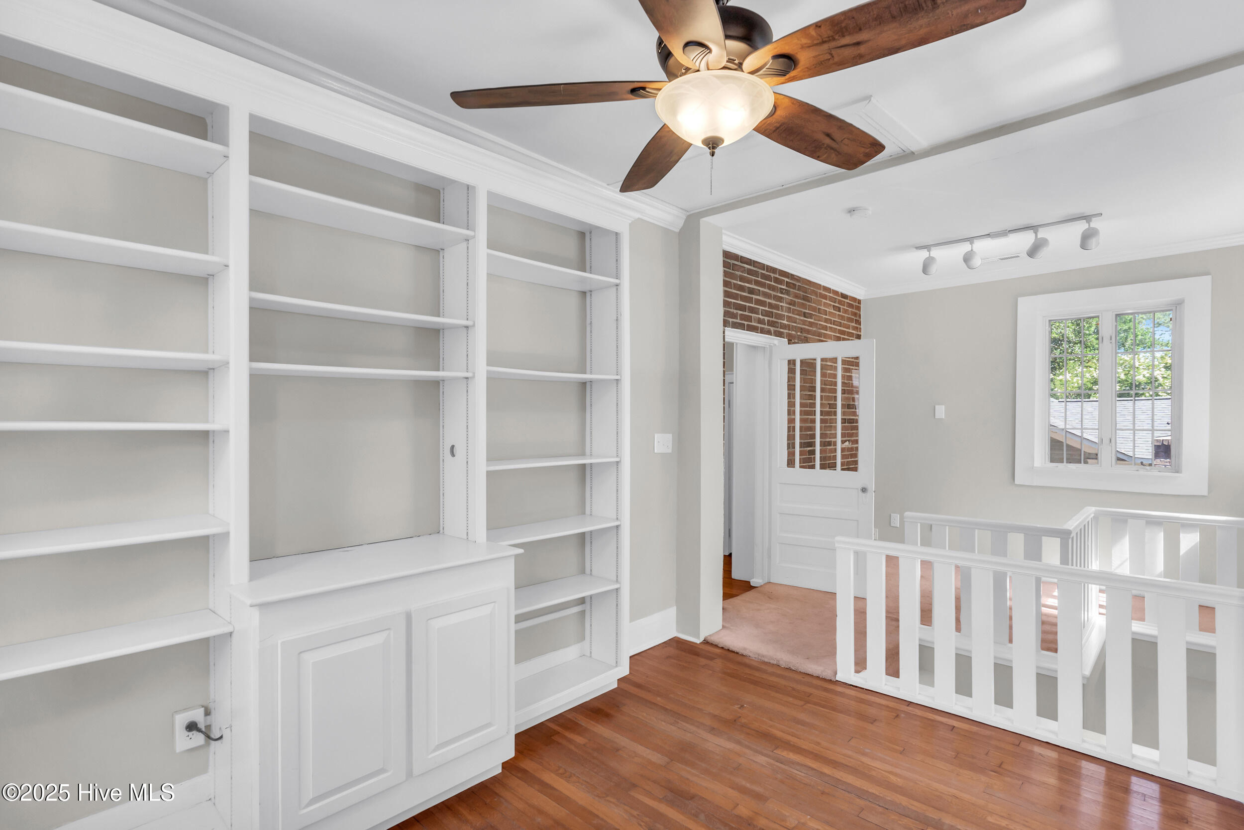 100514178 | Photo 35