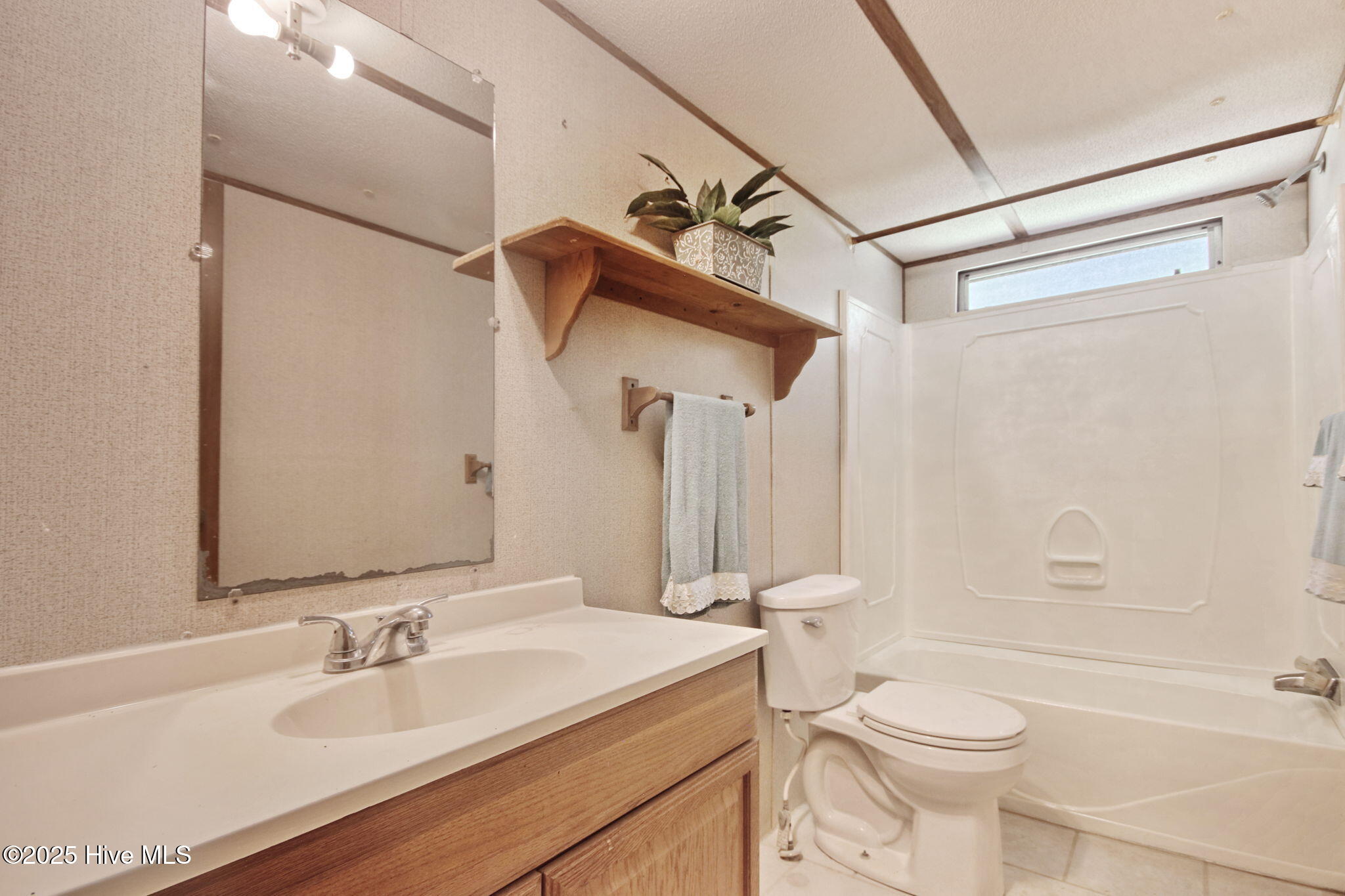 100568016 | Photo 13