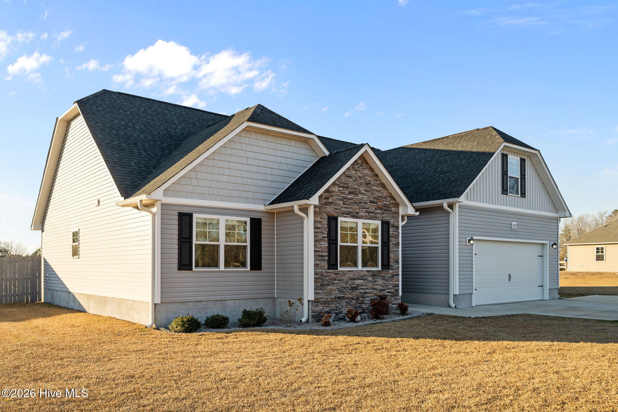 100548485 | Photo 48