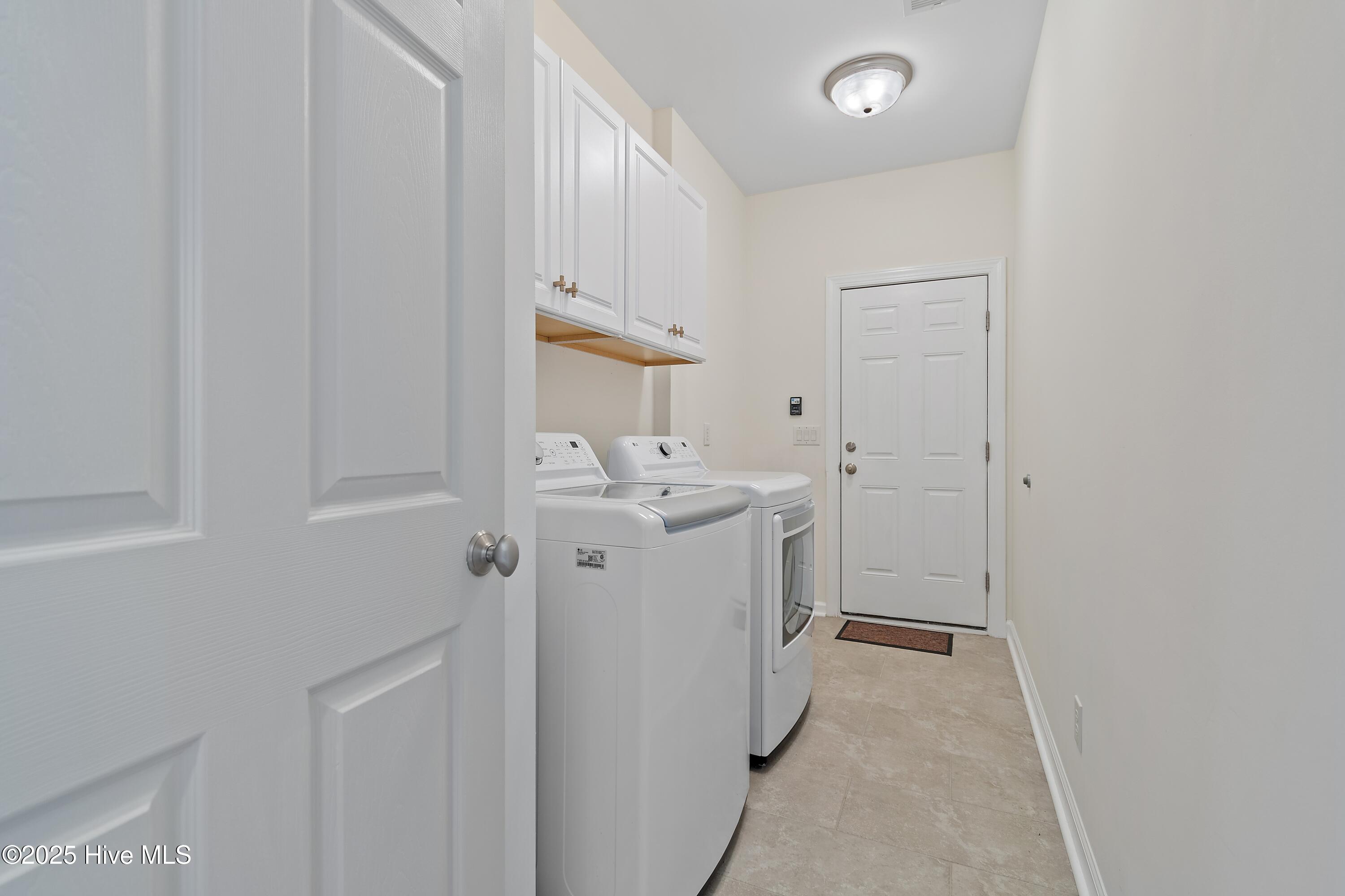 100548441 | Photo 46