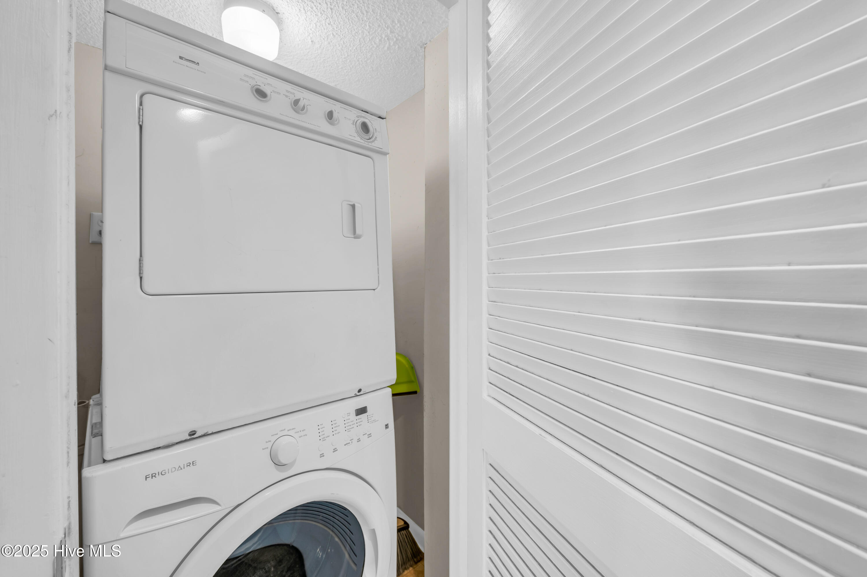 100498683 | Photo 23