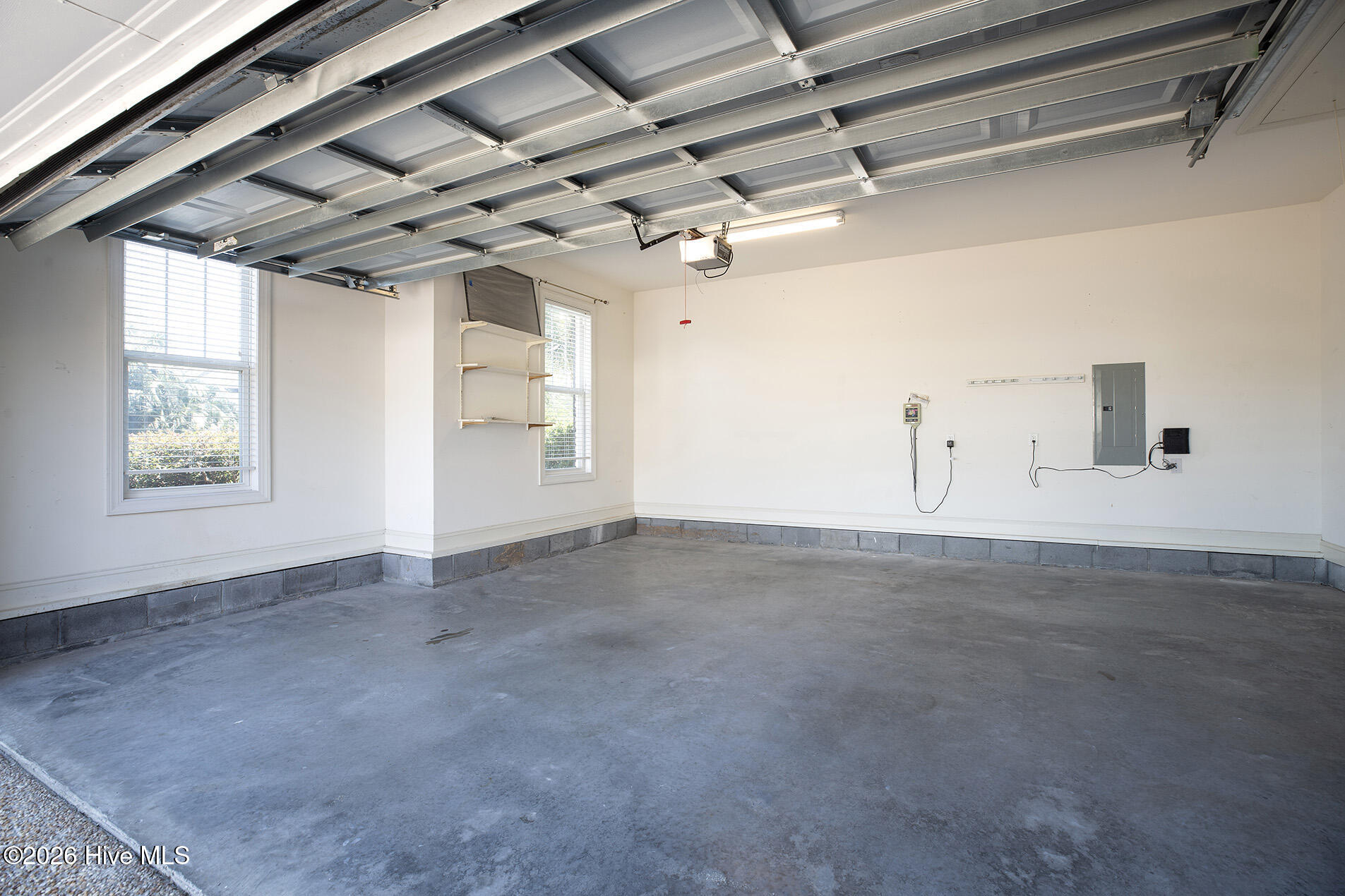 100569615 | Photo 44