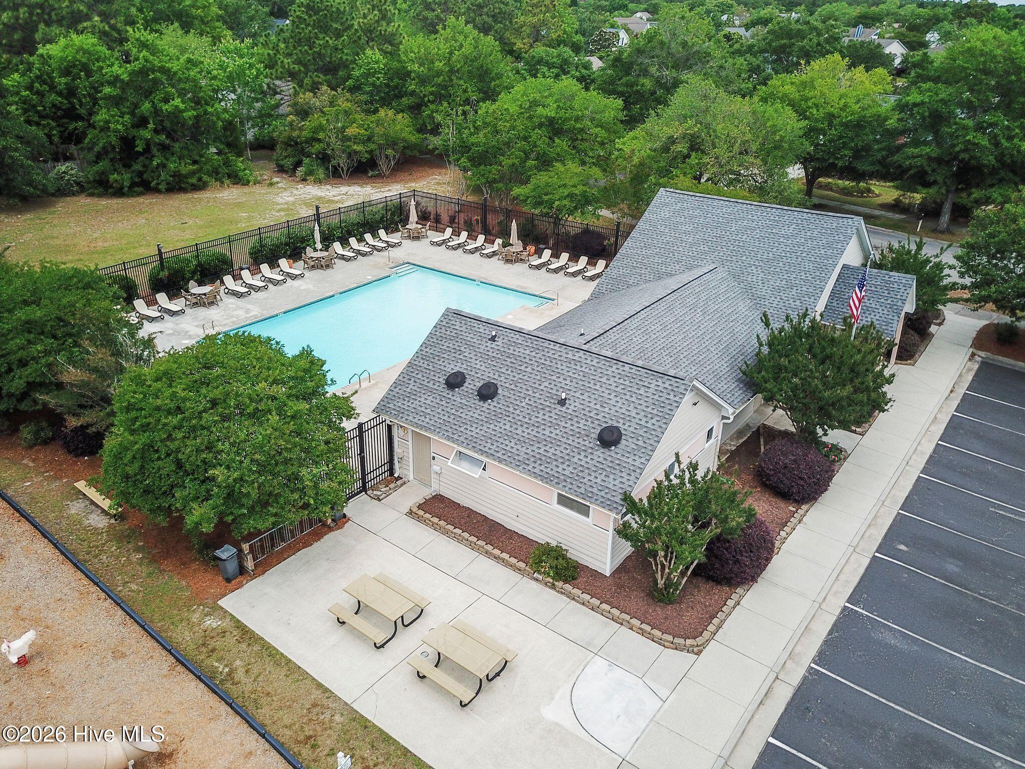 100568966 | Photo 85