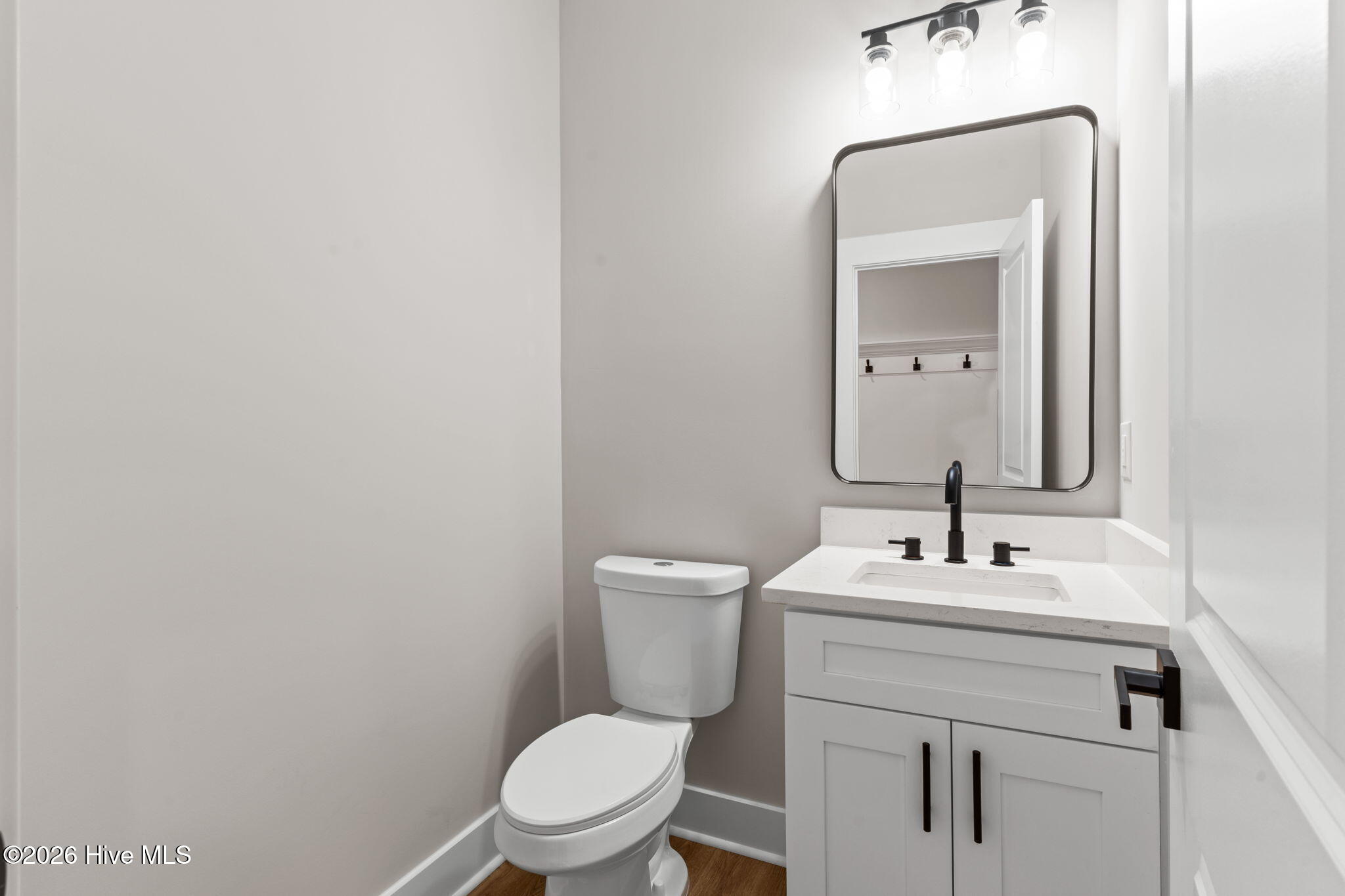 100558112 | Photo 43