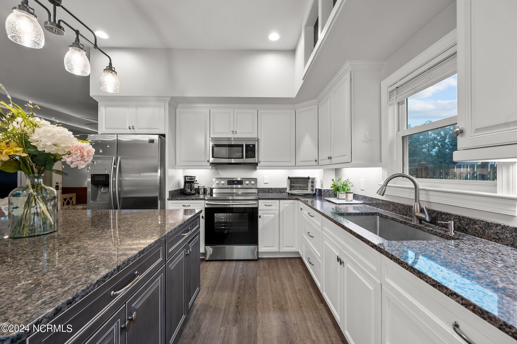 100528351 | Photo 19