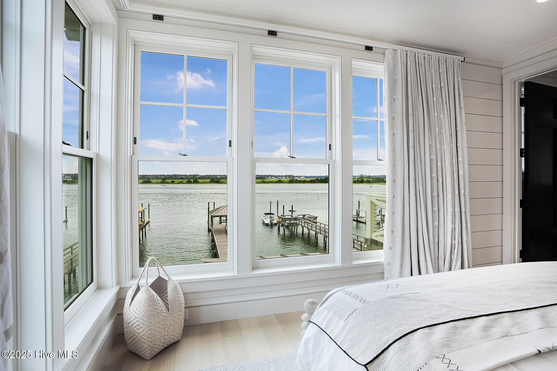 100528983 | Photo 34