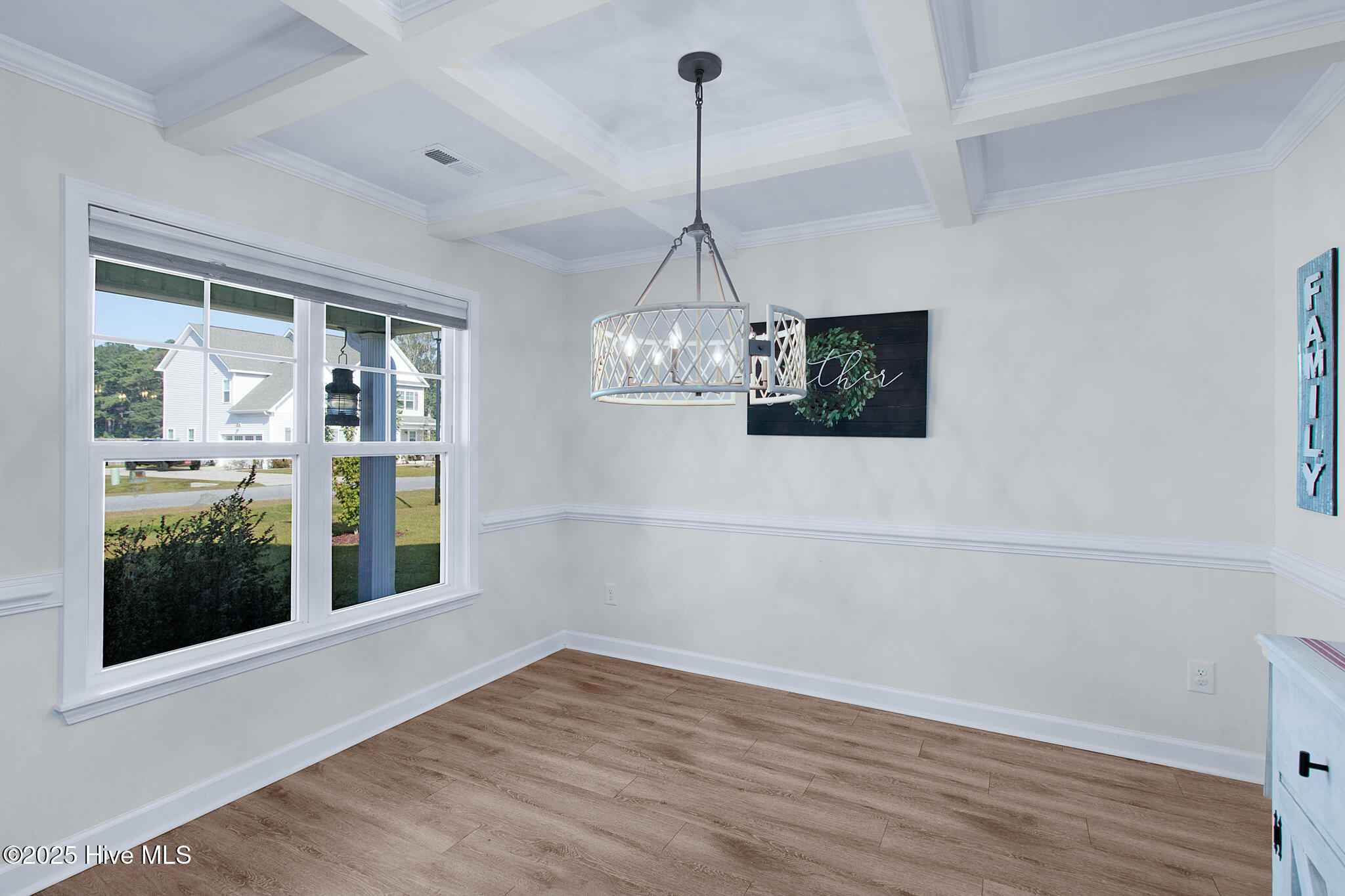 100532125 | Photo 16