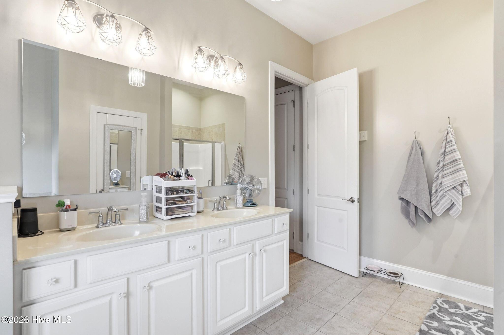 100561689 | Photo 30