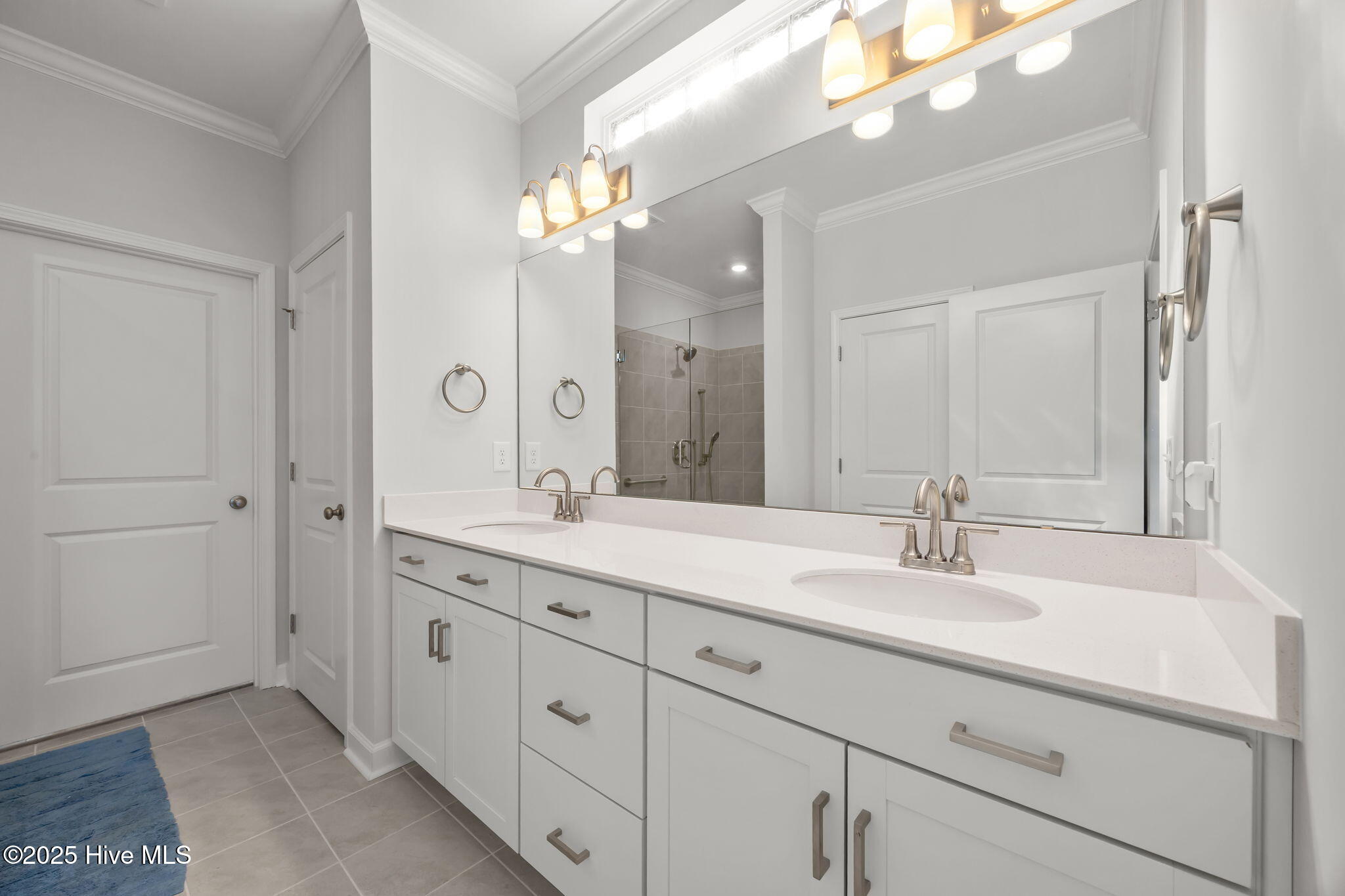 100542295 | Photo 35