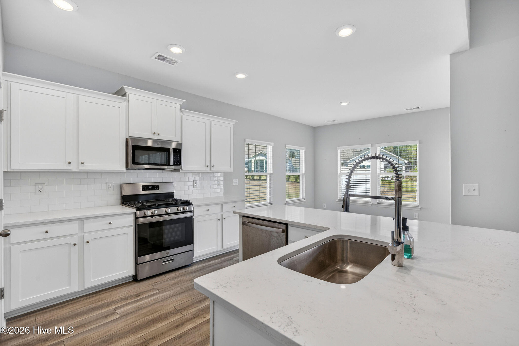 100561560 | Photo 13