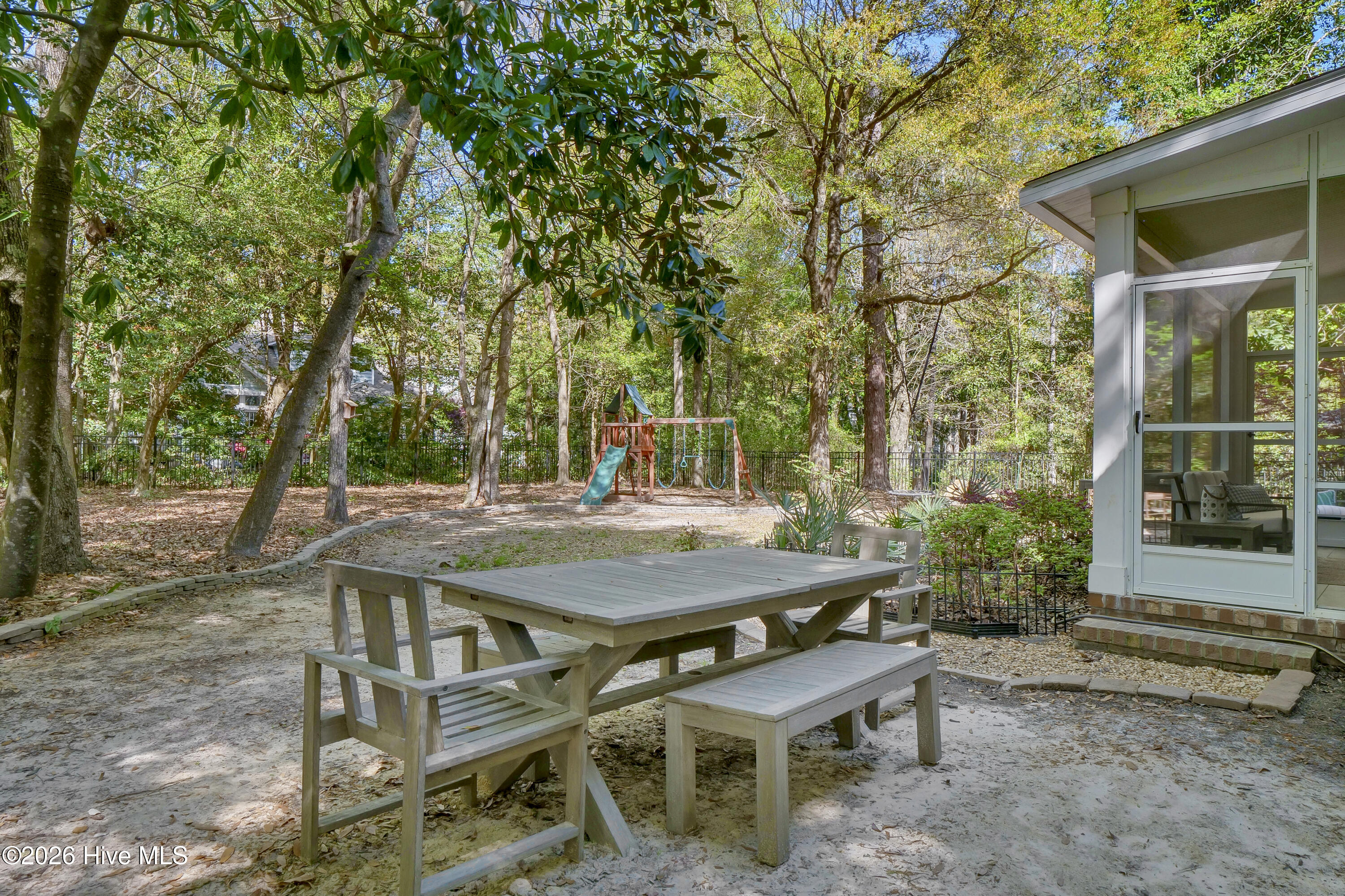 100563918 | Photo 53