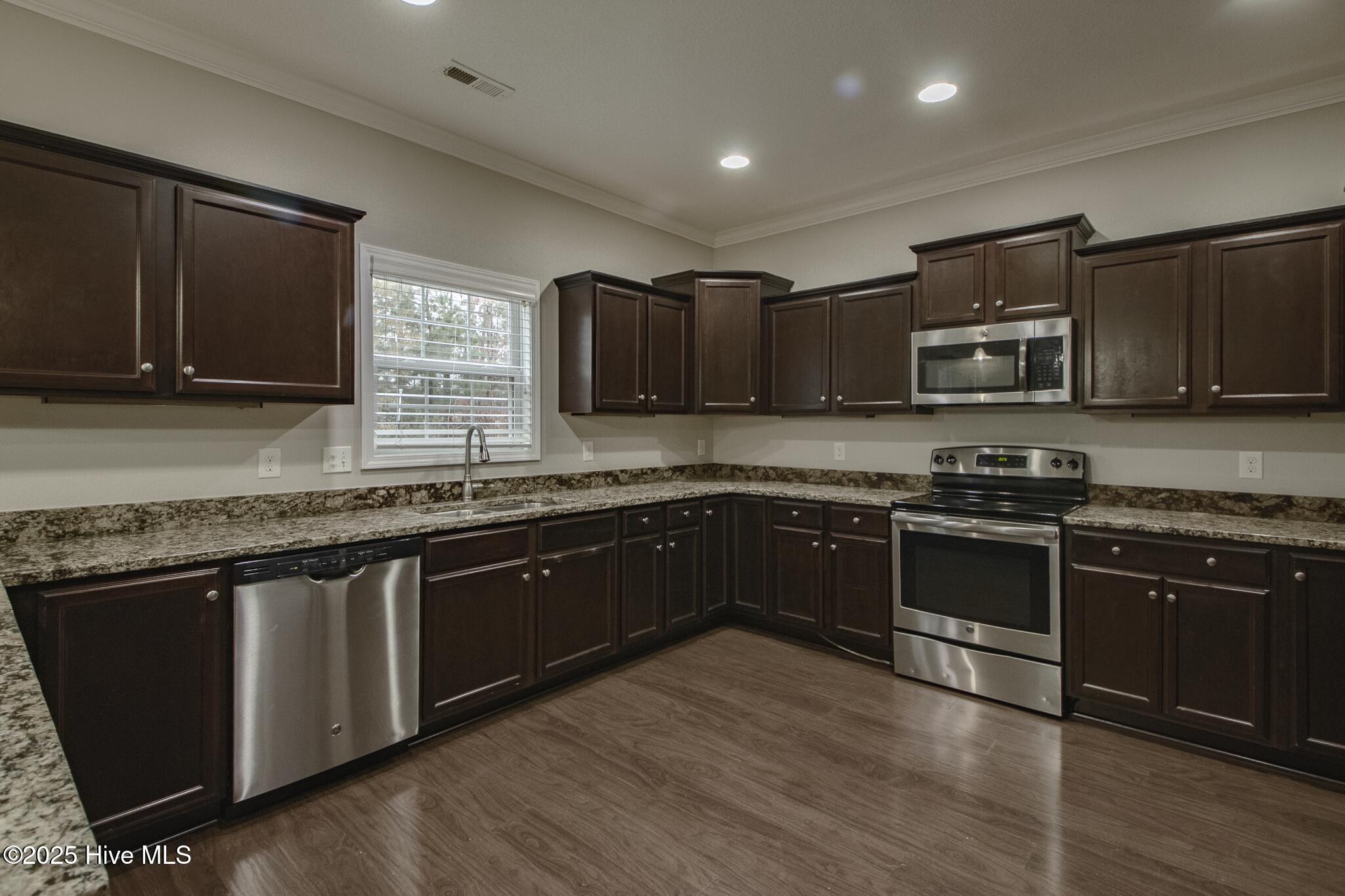 100546466 | Photo 11