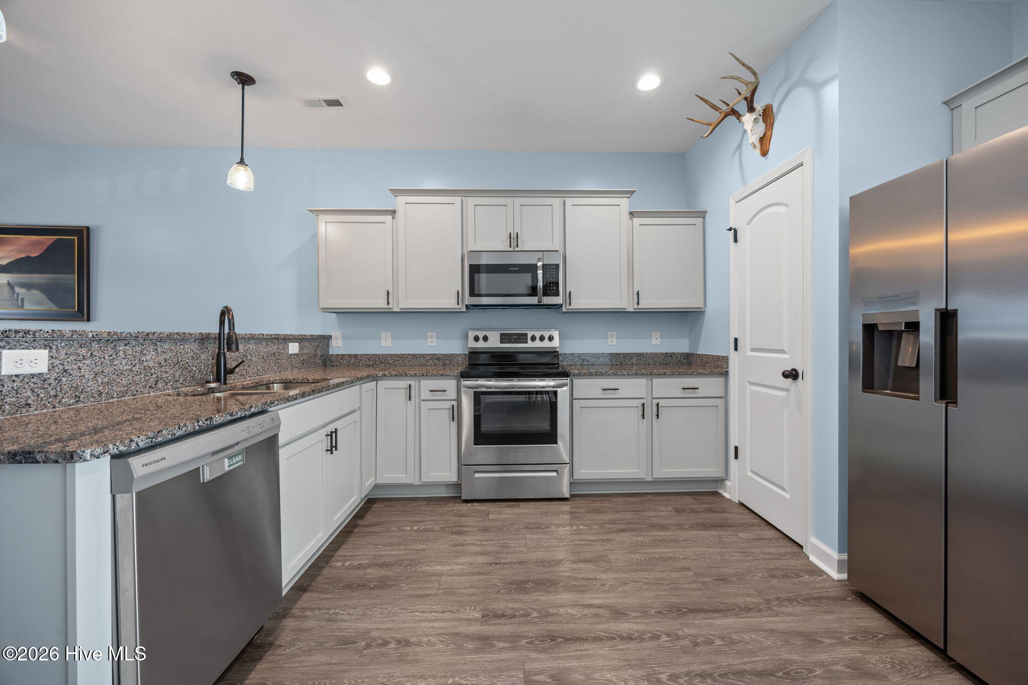 100561063 | Photo 10