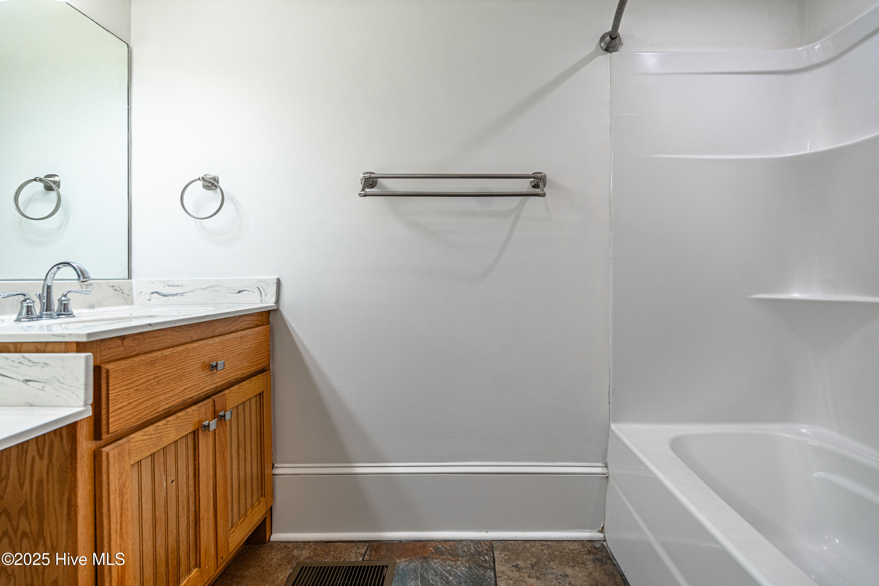 100543227 | Photo 37