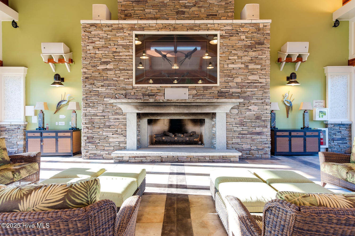 100514477 | Photo 66