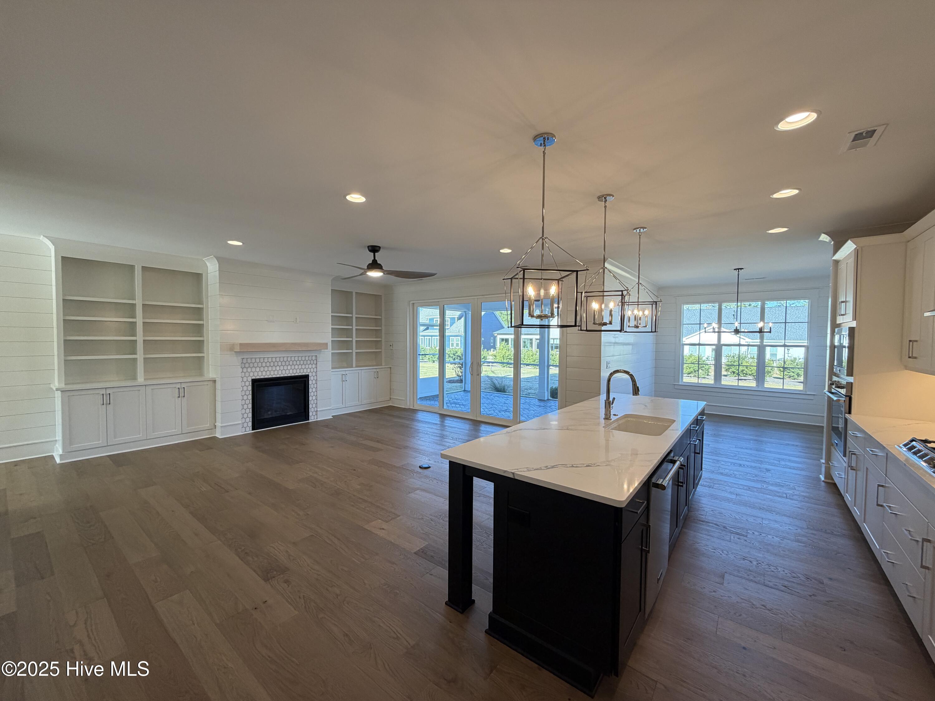 100518580 | Photo 37