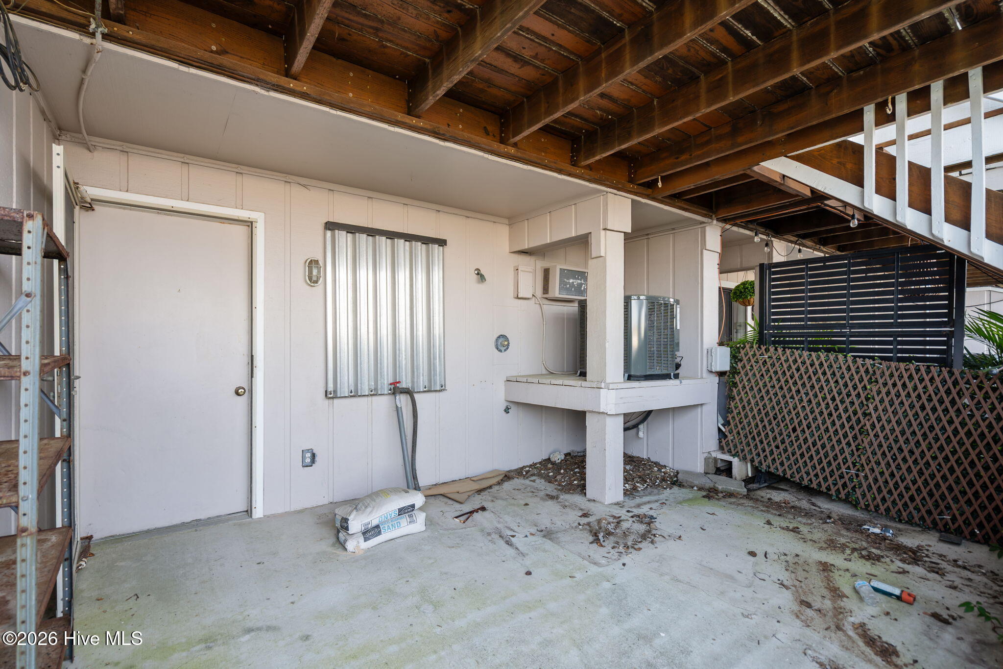 100568499 | Photo 25