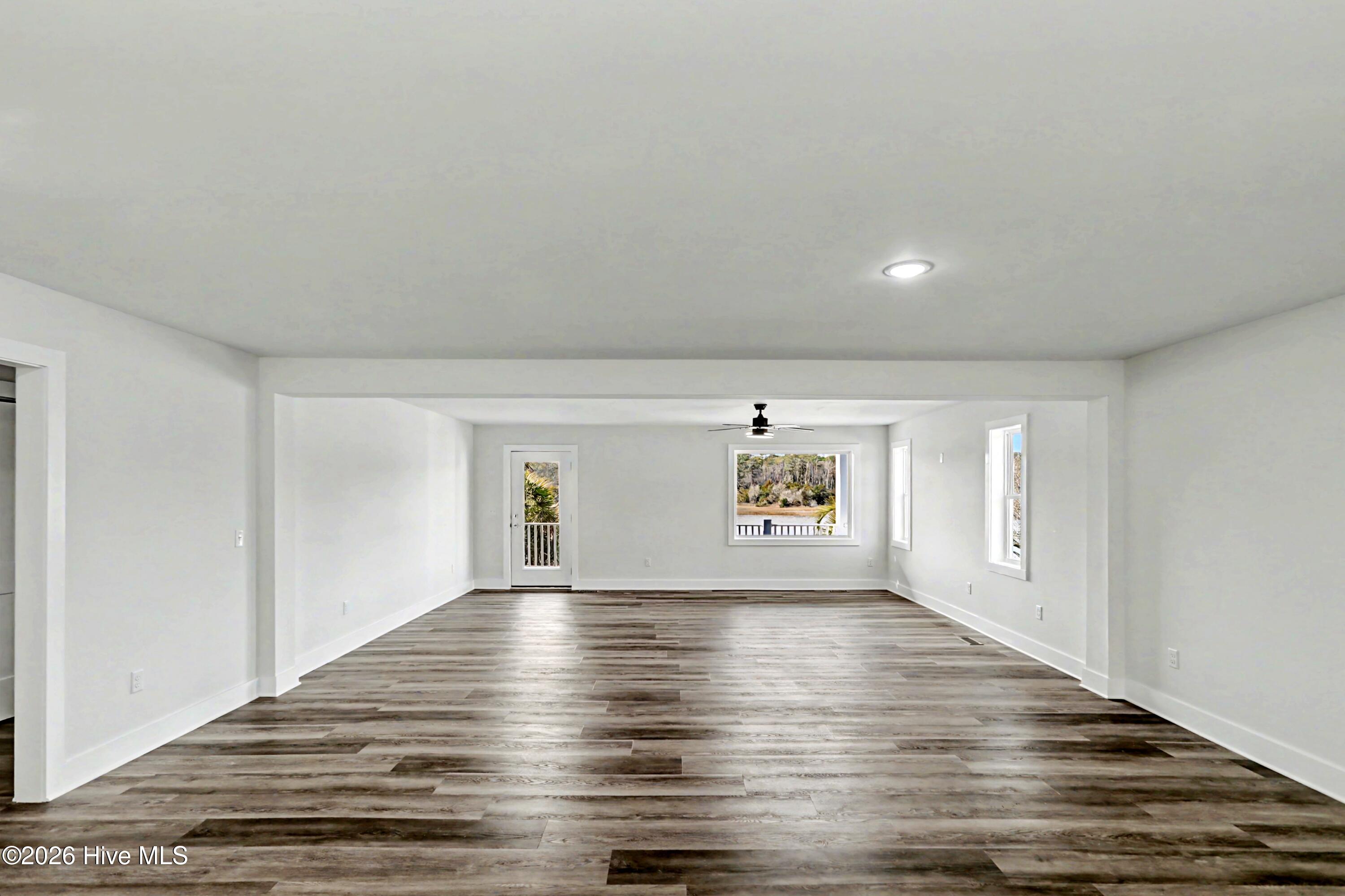 100556929 | Photo 12