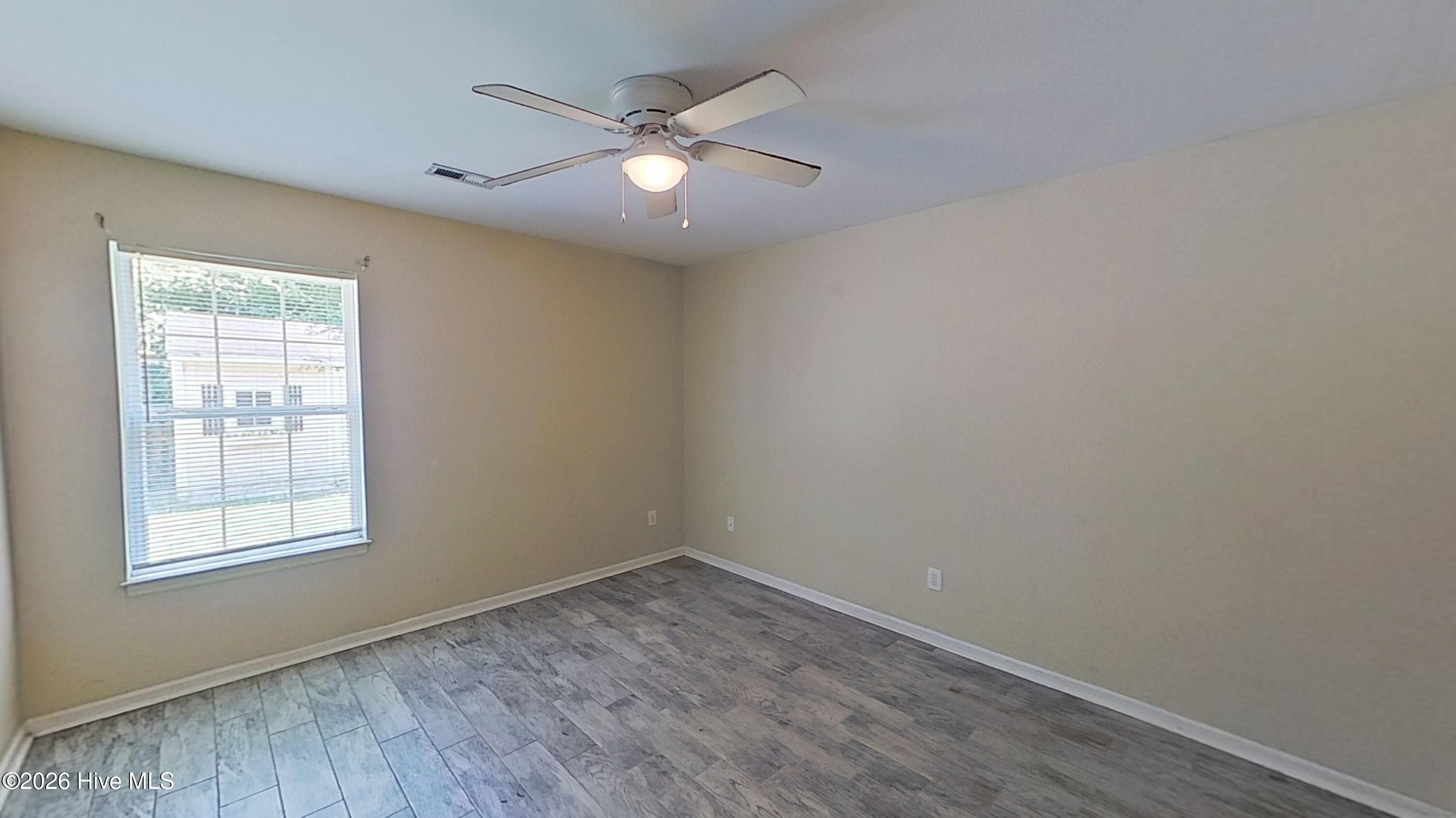 100573440 | Photo 15