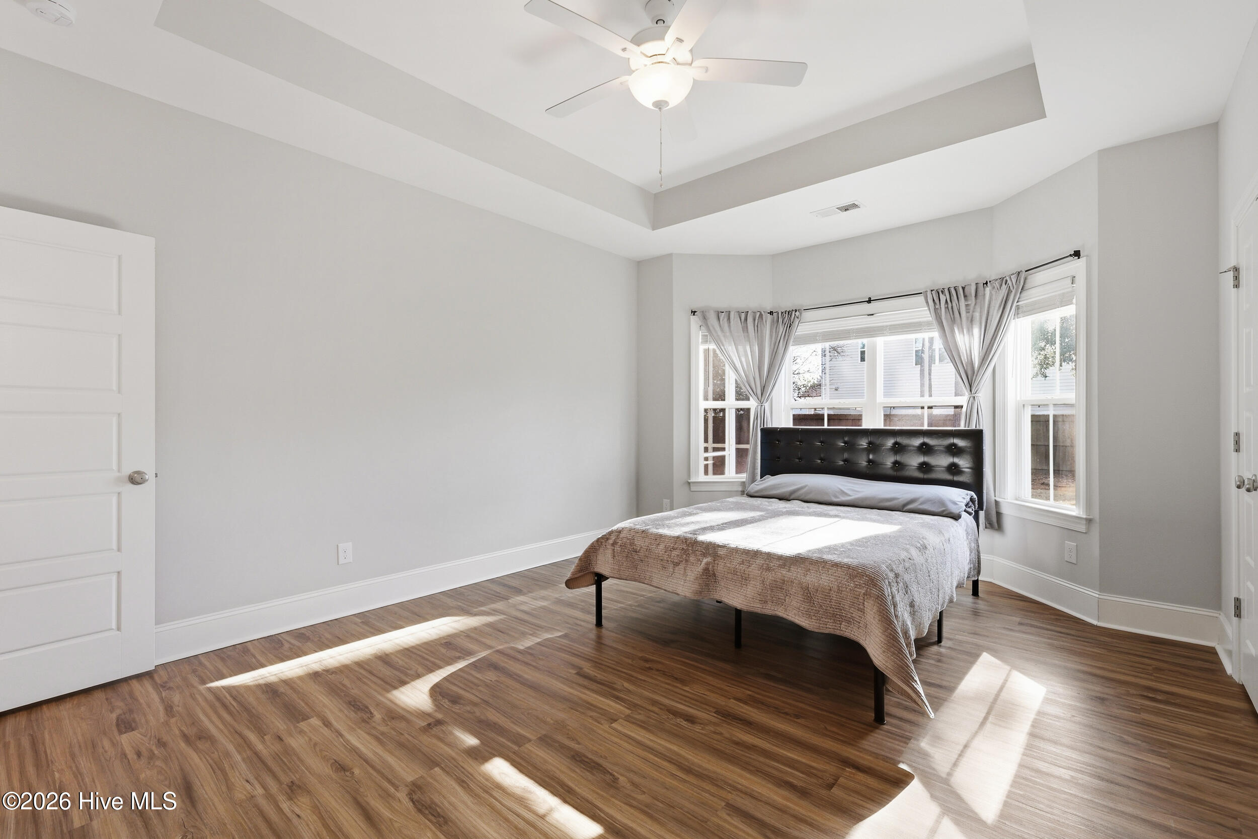 100557443 | Photo 23