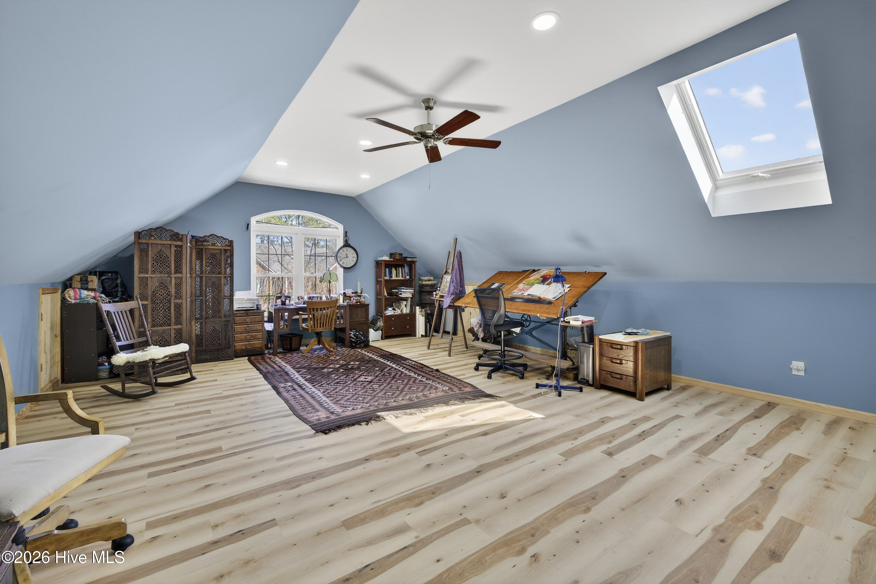 100561189 | Photo 63