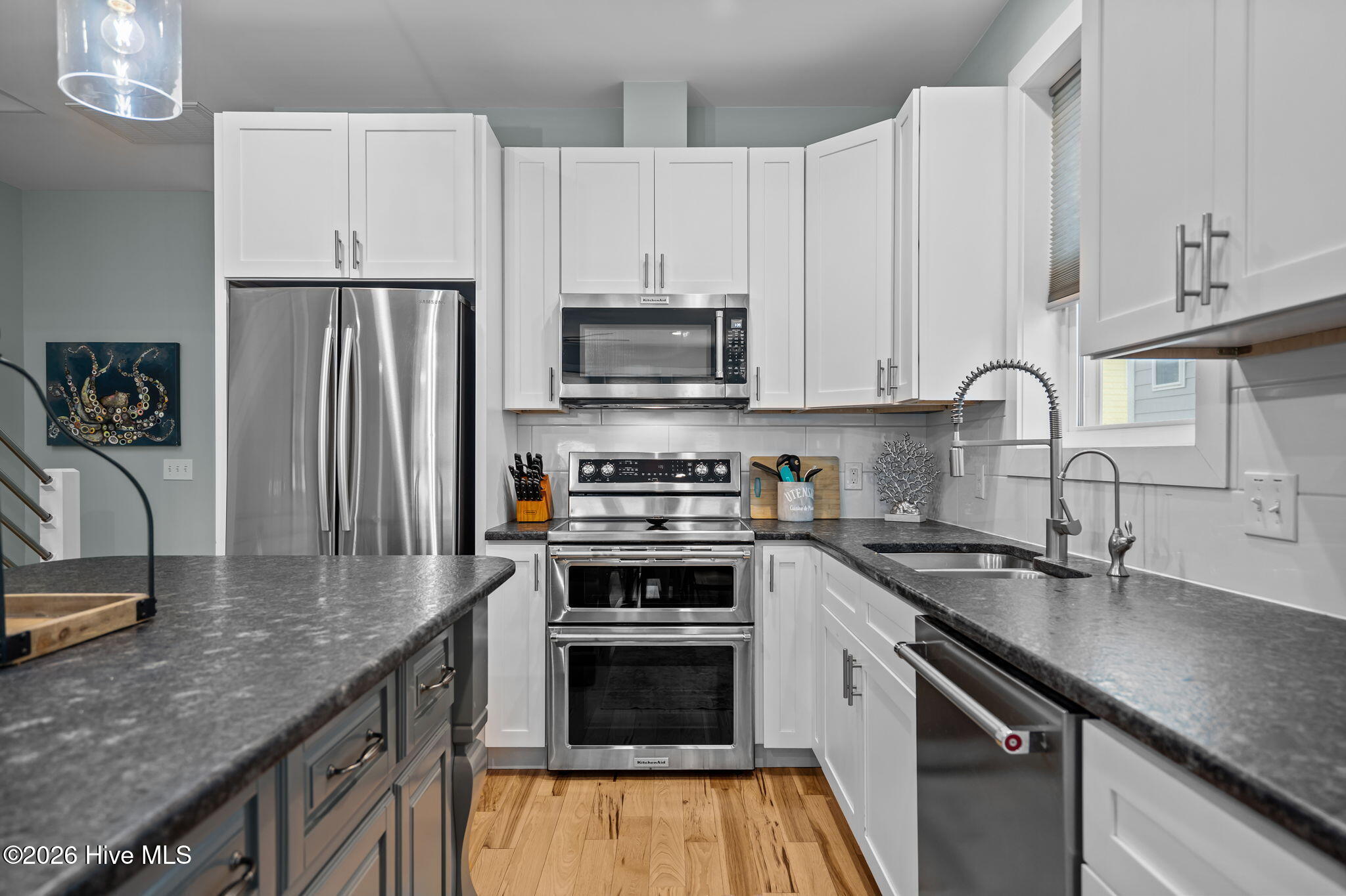 100552743 | Photo 12