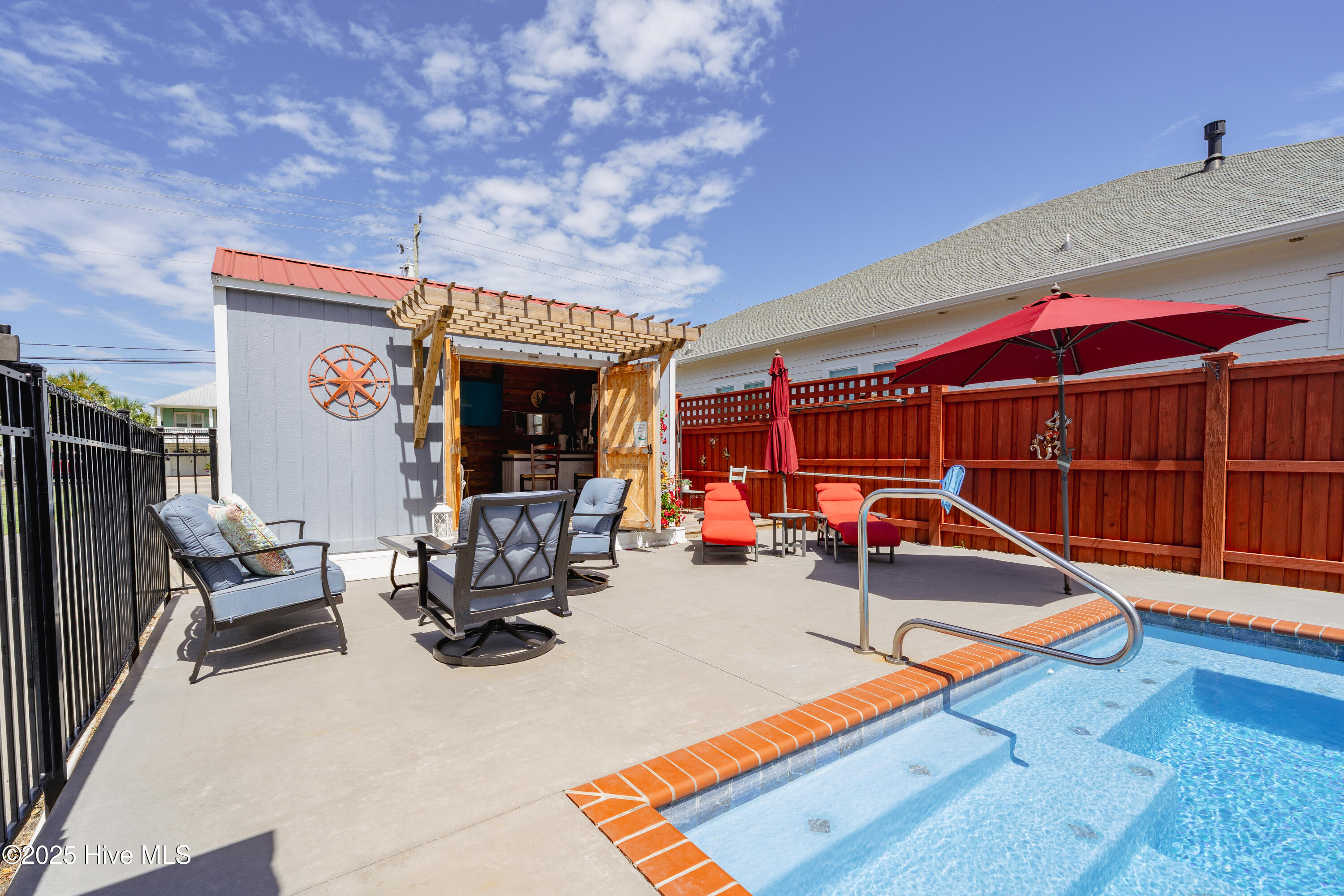 100557788 | Photo 15